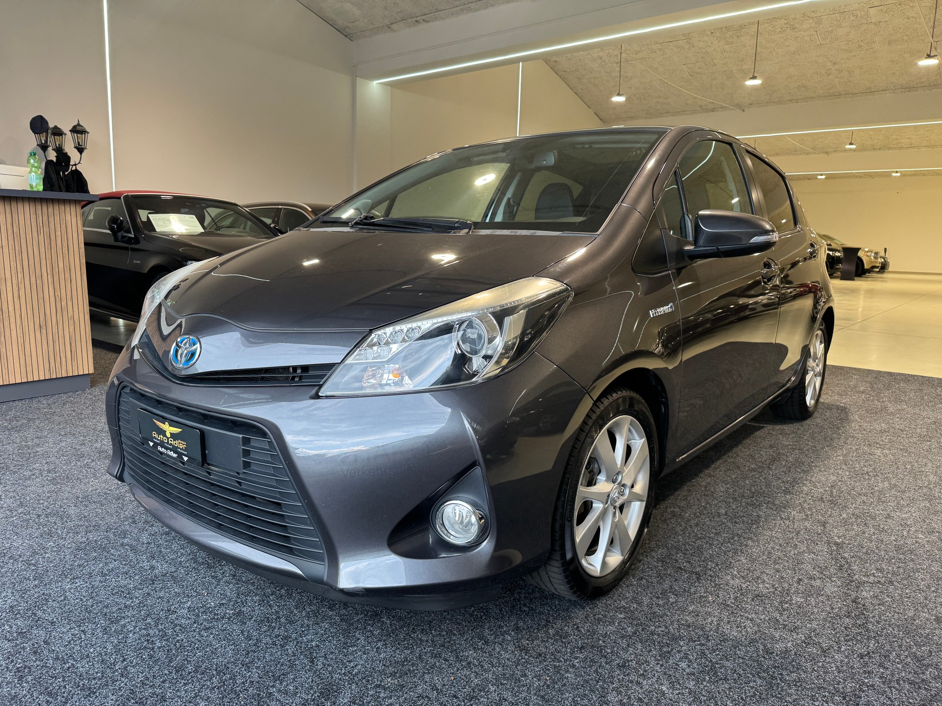 TOYOTA Yaris 1.5 VVT-i Hybrid Sol Premium CVT-showroom-element-1