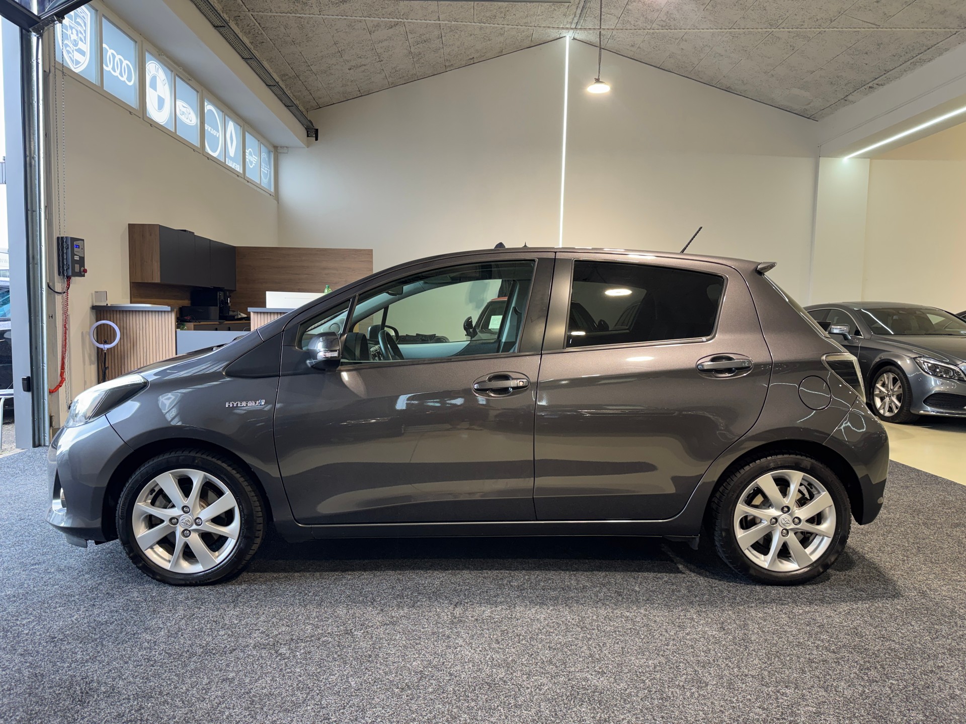 TOYOTA Yaris 1.5 VVT-i Hybrid Sol Premium CVT-showroom-element-3