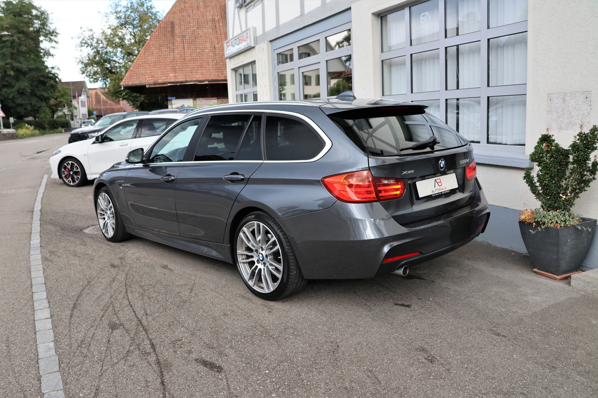 BMW 320d xDrive Touring Steptronic M-Sport (CH)-image-6
