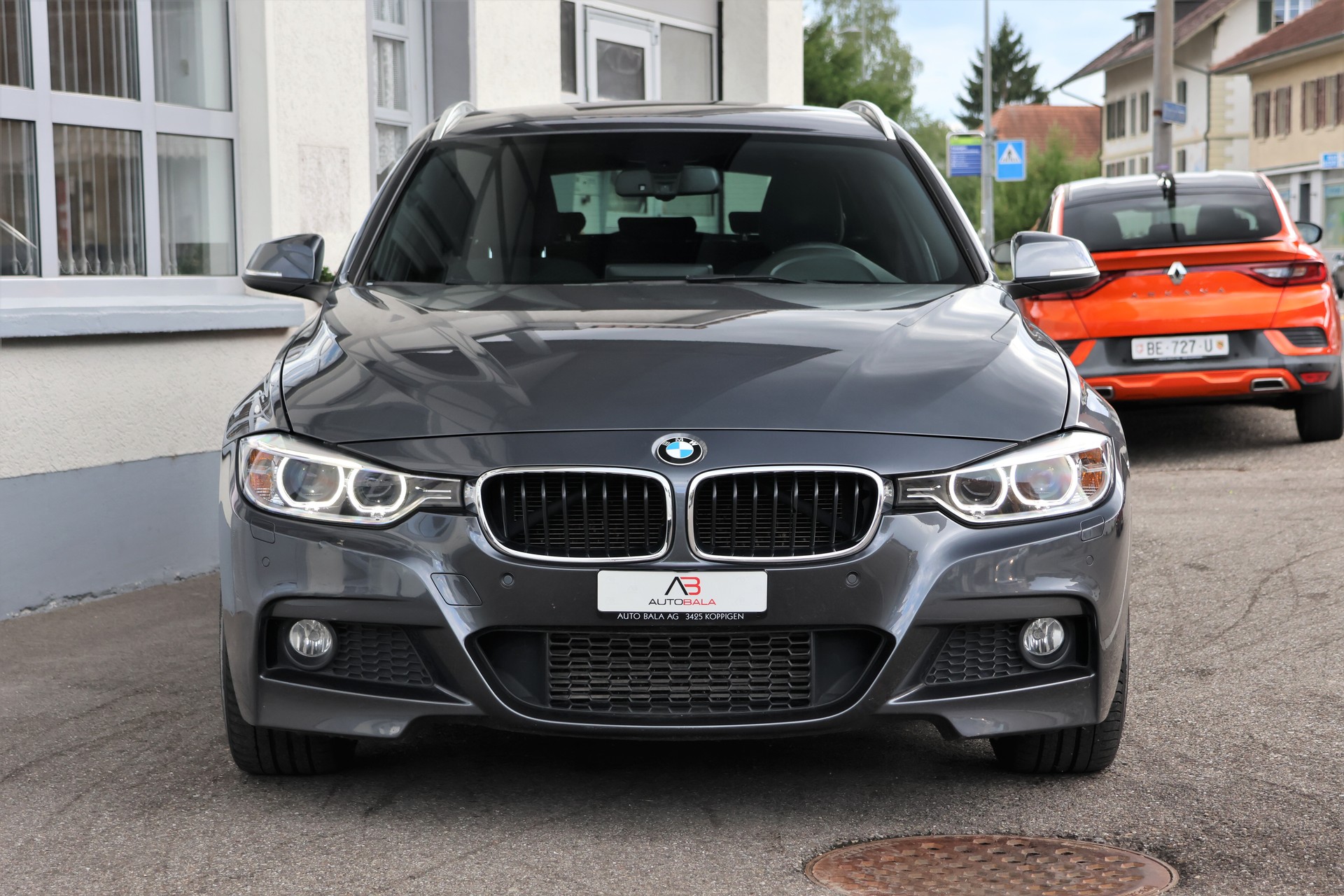 BMW 320d xDrive Touring Steptronic M-Sport (CH)-showroom-element-1