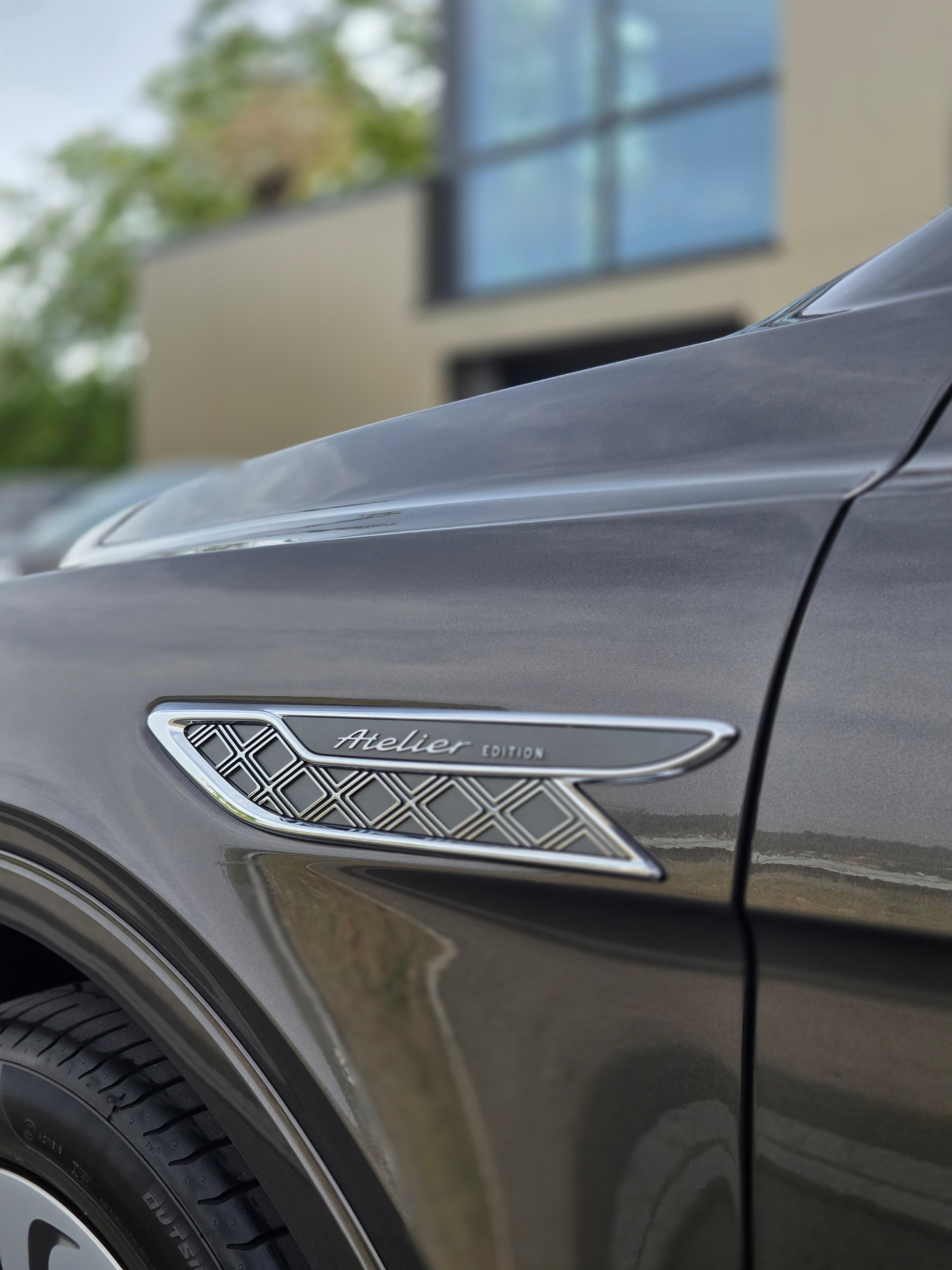 BENTLEY Bentayga 4.0 V8 Atelier Edition-image-12