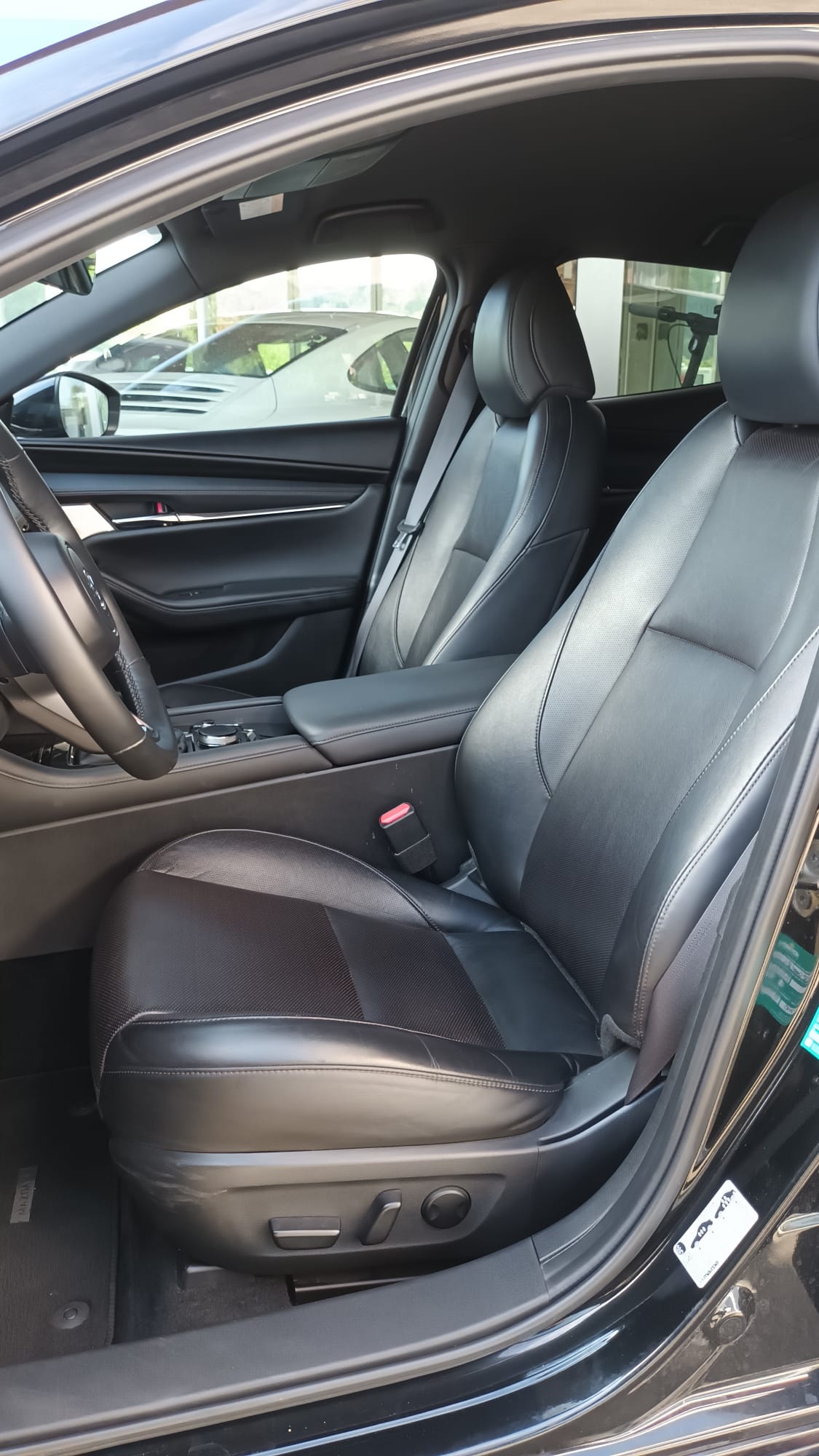 MAZDA 3 Hatchback SKYACTIV-G M Hybrid 122 Revolution-image-15