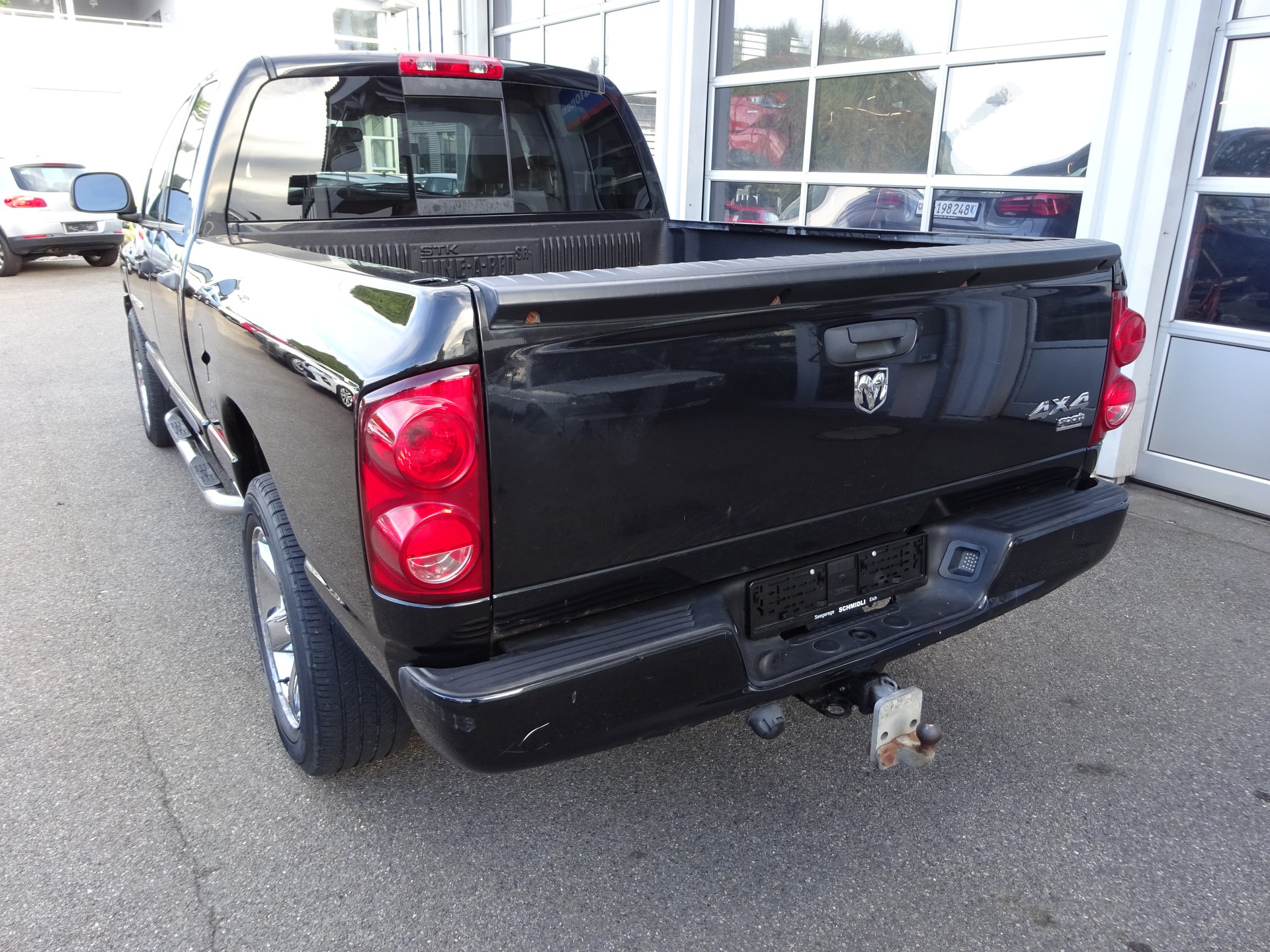 DODGE 5.7 Hemi V8-showroom-element-1