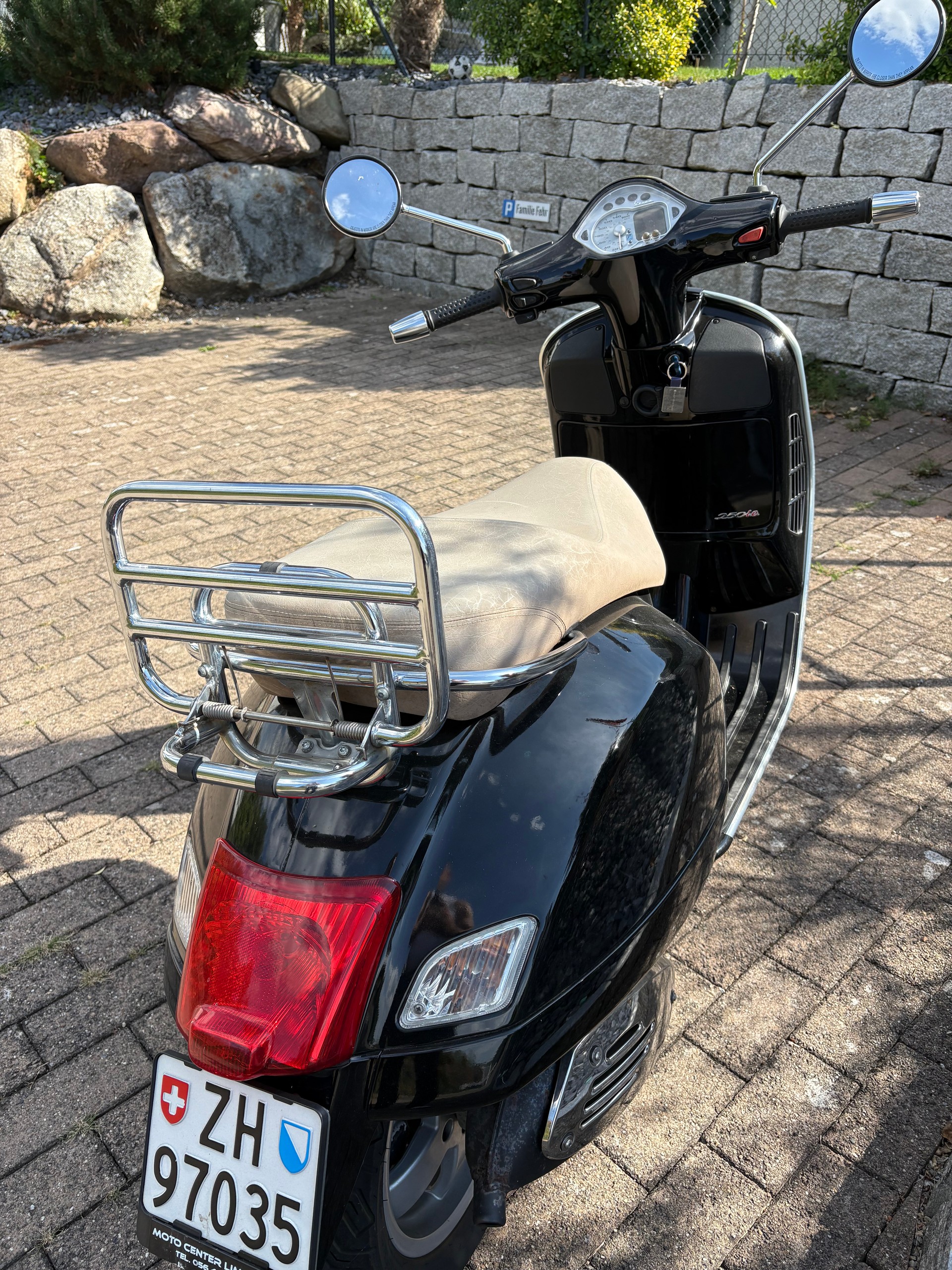 PIAGGIO Vespa GTS 250 i.e.-image-3