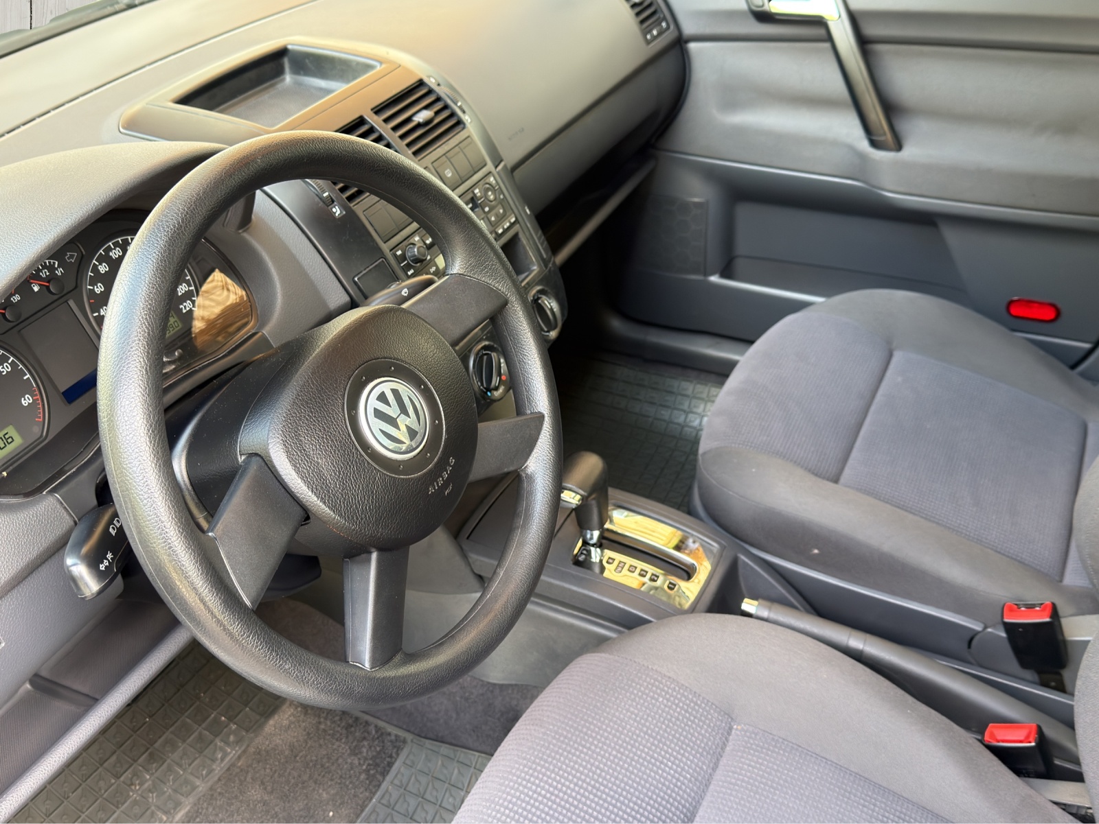 VW Polo 1.4 16V Highline-image-10
