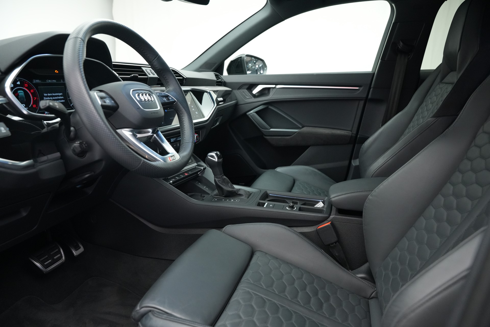 AUDI RS Q3 Sportback quattro S tronic *CH-Fahrzeug* *Sonos* *Sportfahrwerk Plus*-image-10