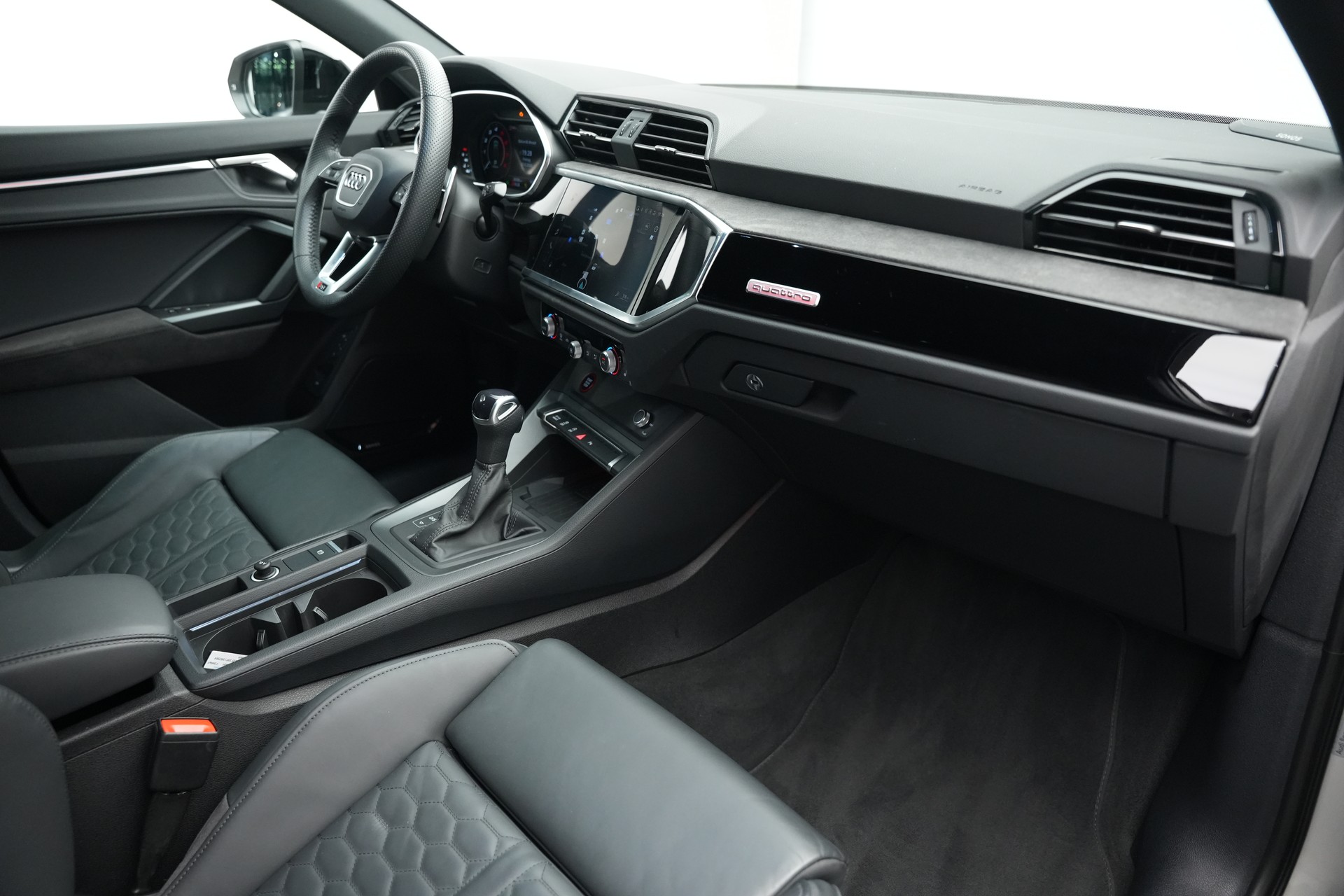 AUDI RS Q3 Sportback quattro S tronic *CH-Fahrzeug* *Sonos* *Sportfahrwerk Plus*-image-12