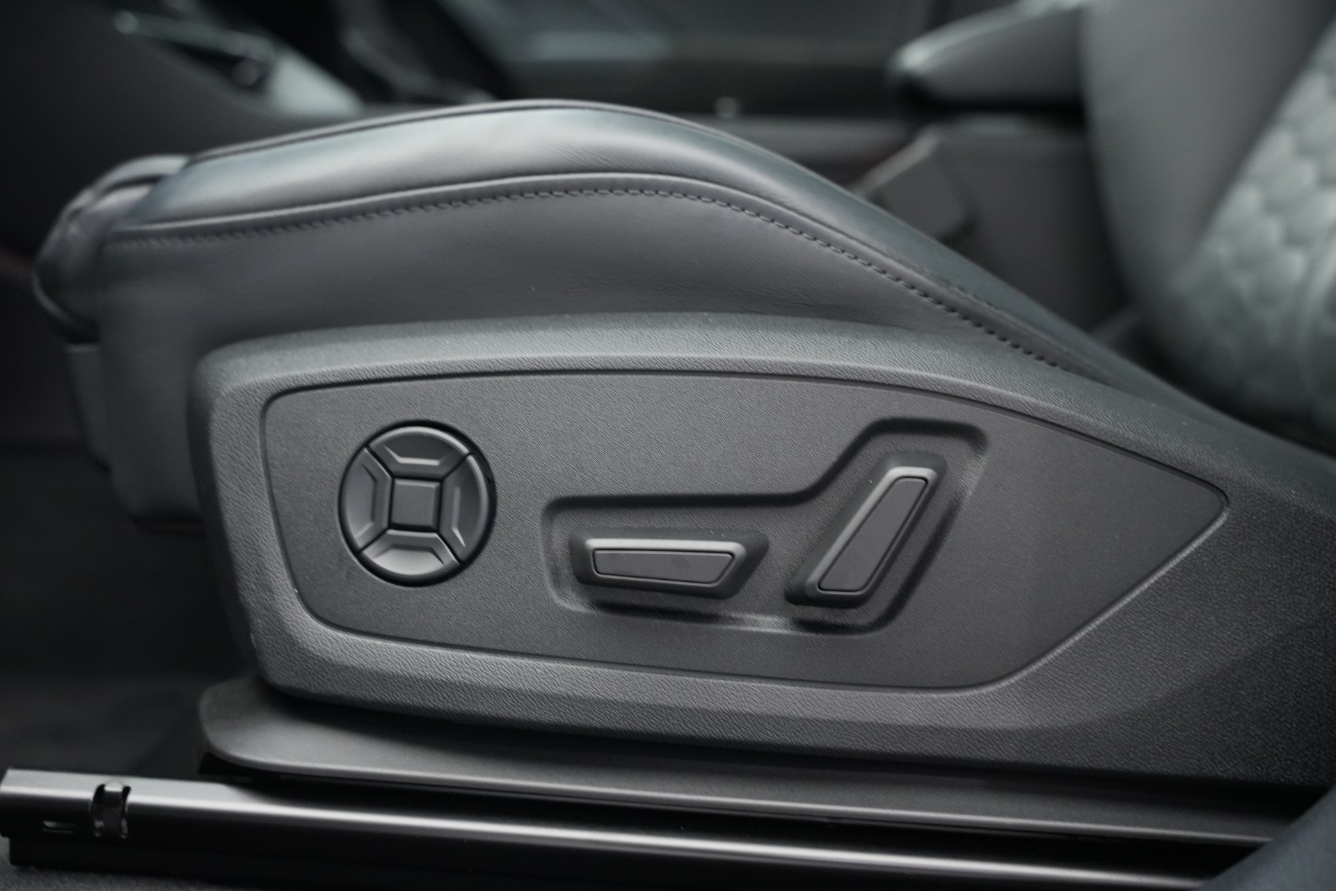 AUDI RS Q3 Sportback quattro S tronic *CH-Fahrzeug* *Sonos* *Sportfahrwerk Plus*-image-25