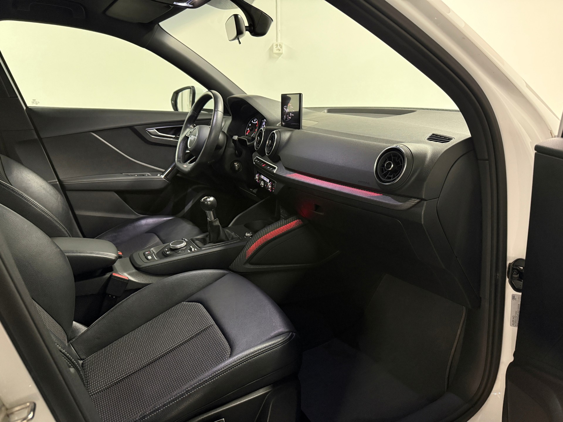 AUDI Q2 1.0 TFSI S-Line-image-12