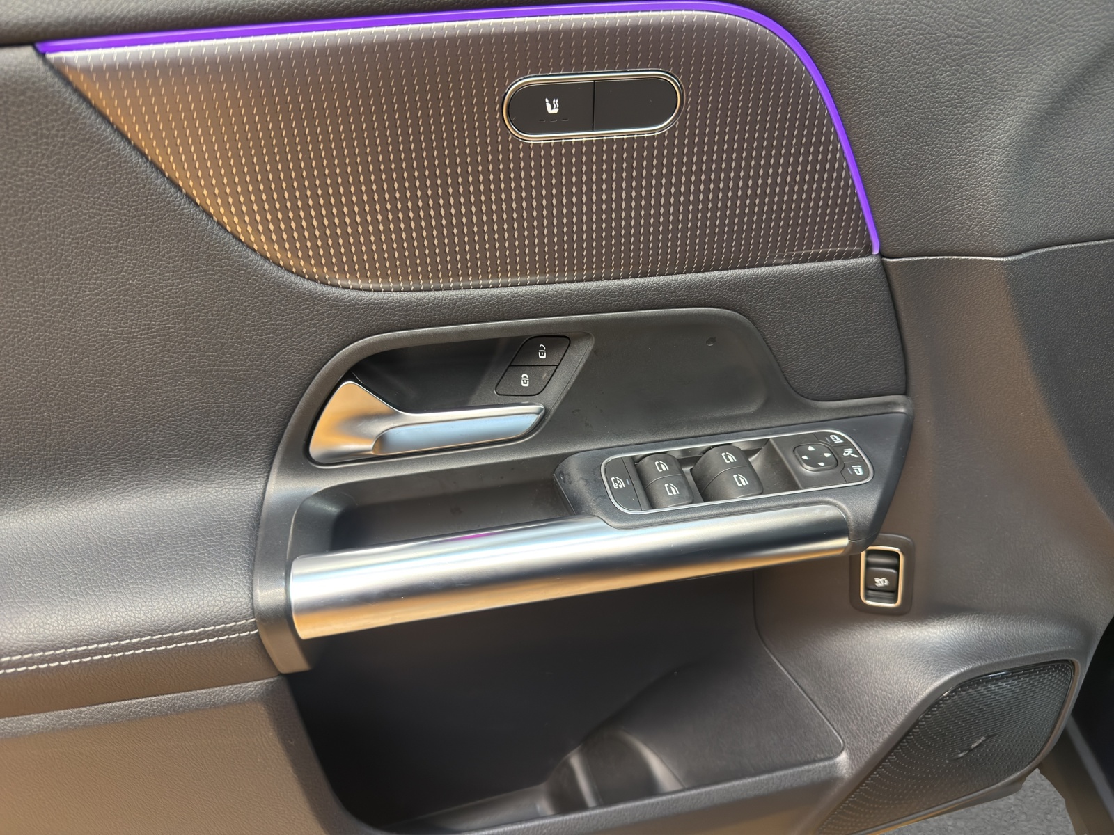 MERCEDES-BENZ EQA 300 4M - Progressive / Rückfahrkamera / Panorama-Dach / Ambiente-Licht-image-12