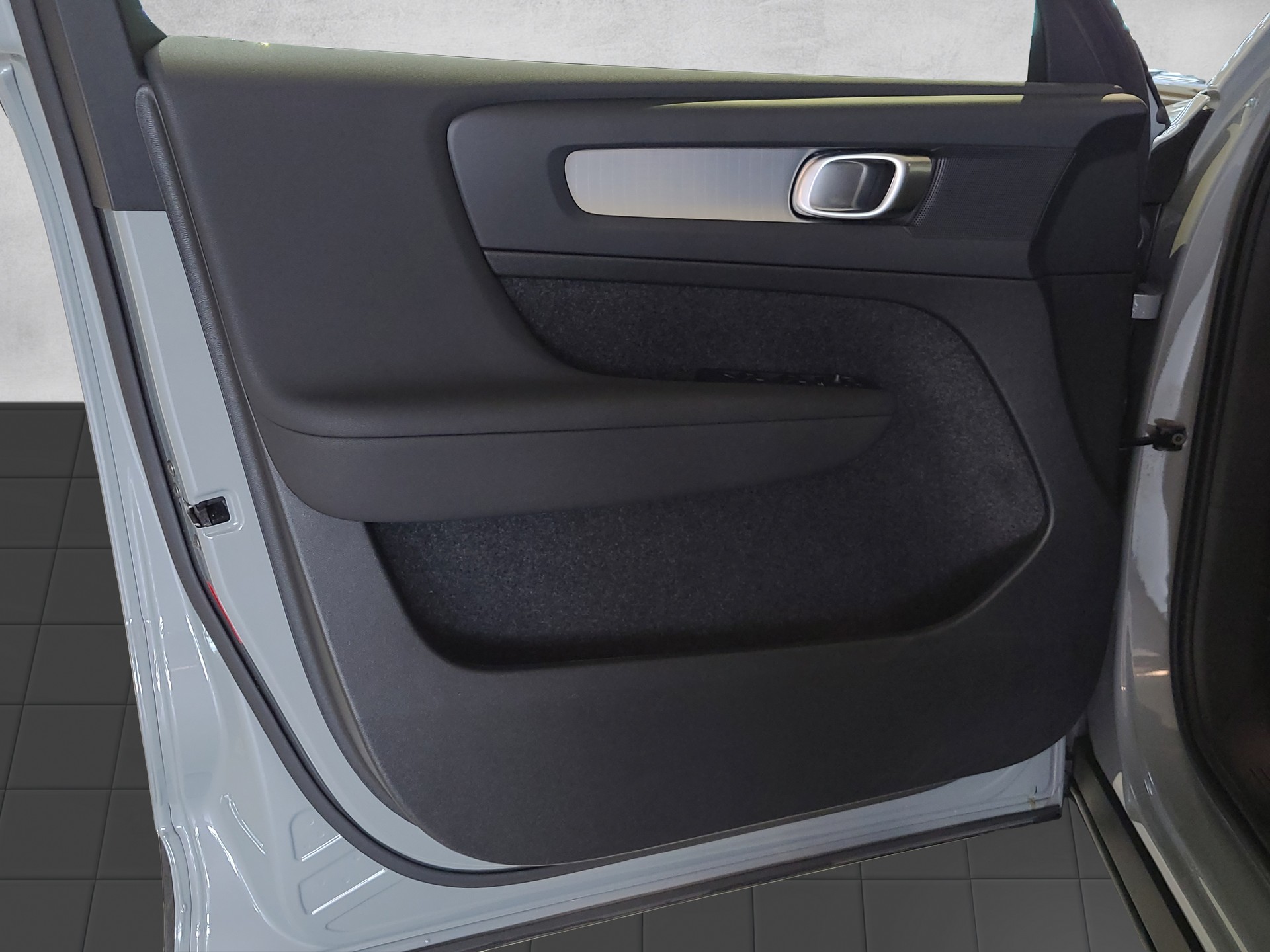 VOLVO XC40 2.0 B3 MH XCITE-image-9