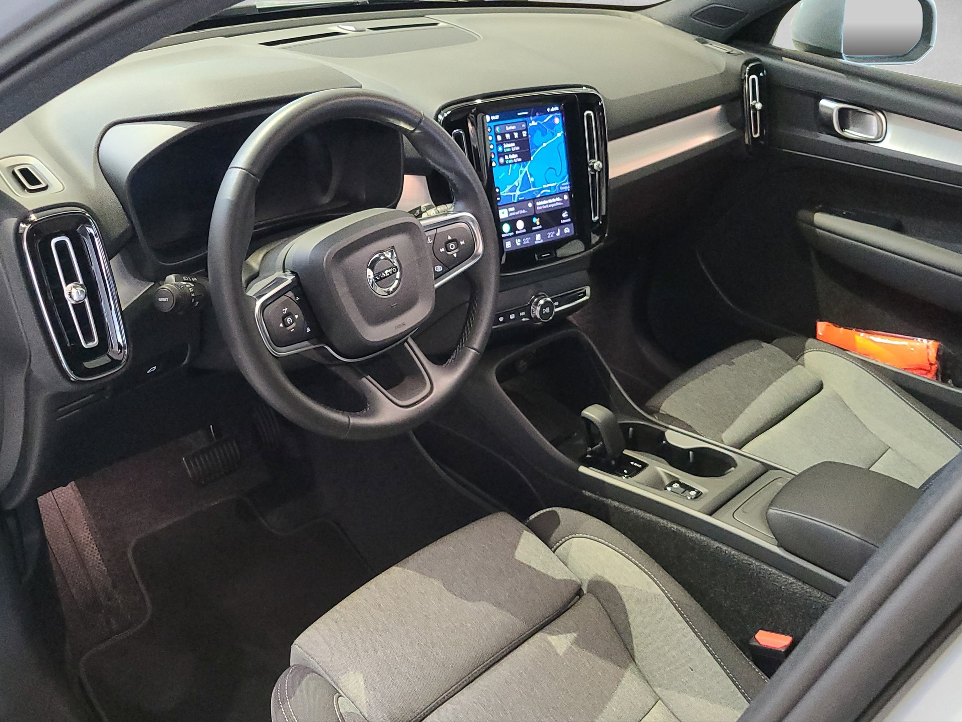 VOLVO XC40 2.0 B3 MH XCITE-image-6