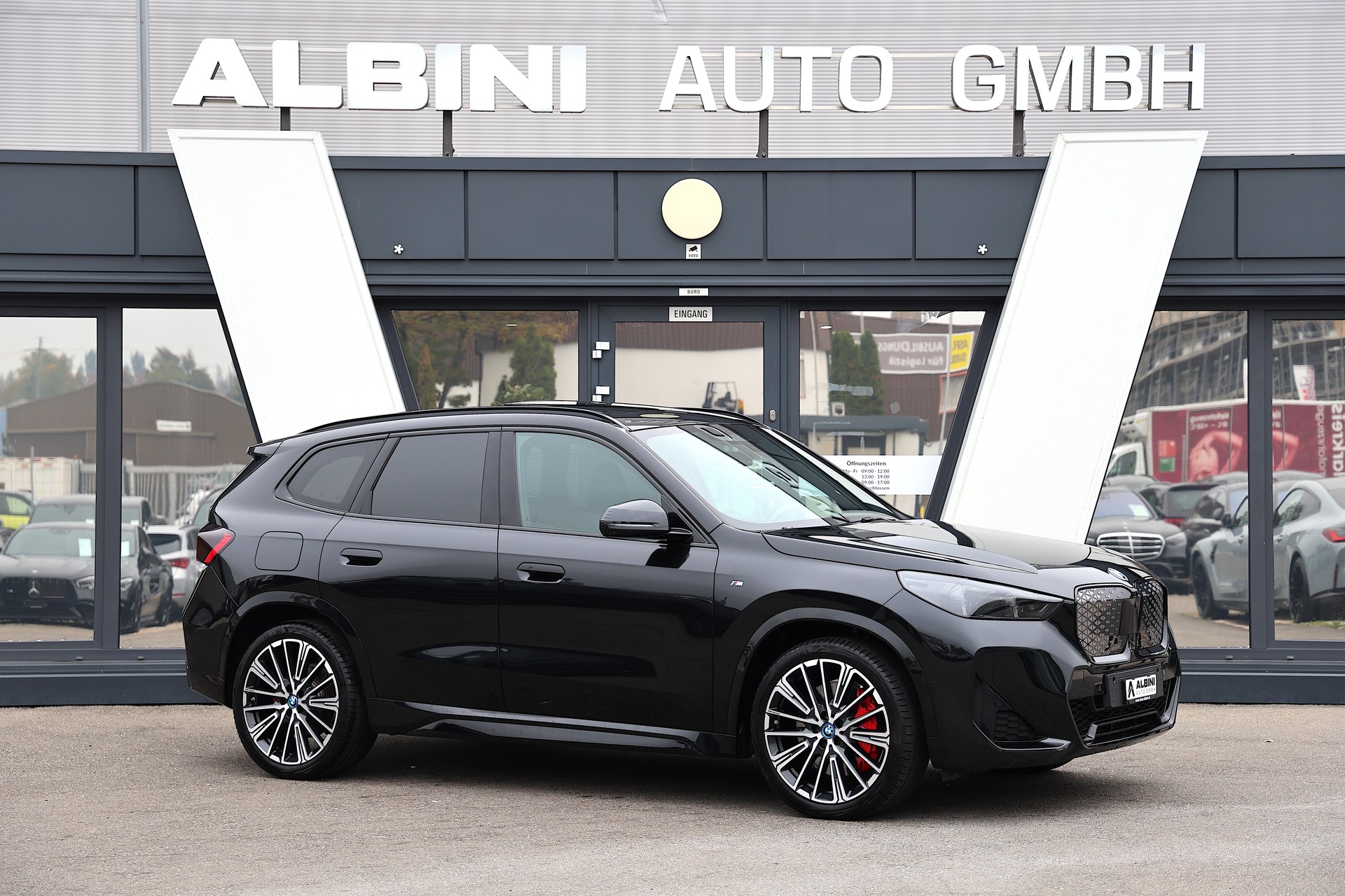 BMW iX1 30 xDrive M-Sport Pro-showroom-element-2