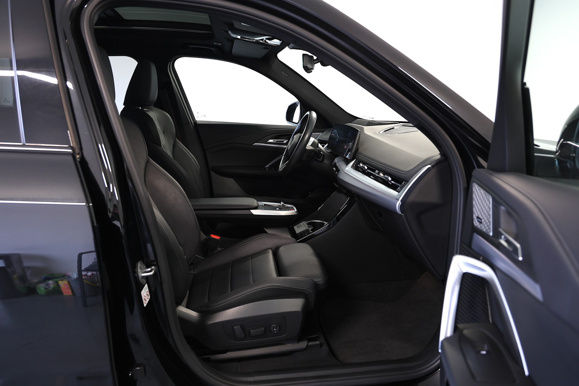 BMW iX1 30 xDrive M-Sport Pro-image-15