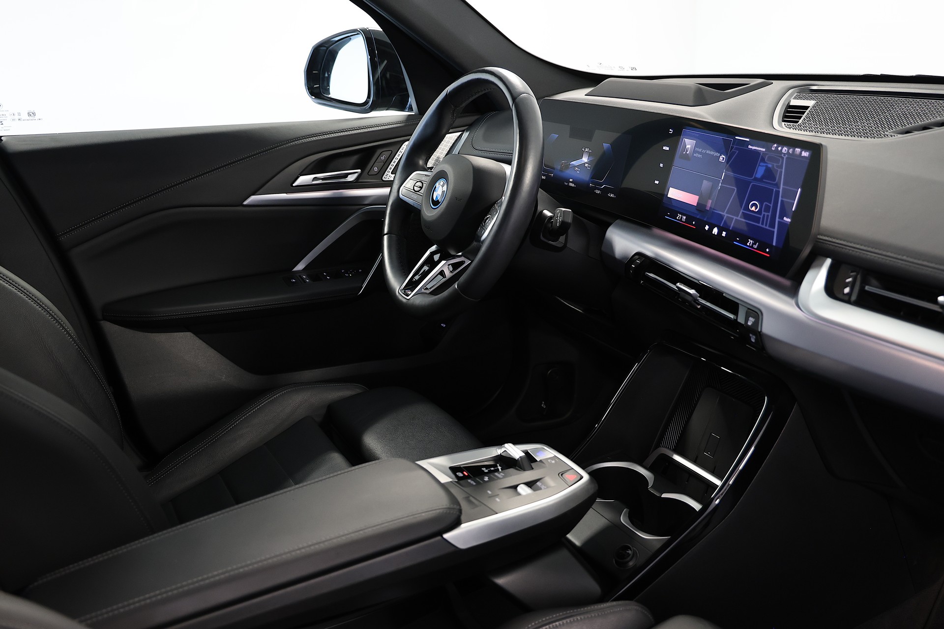 BMW iX1 30 xDrive M-Sport Pro-image-16