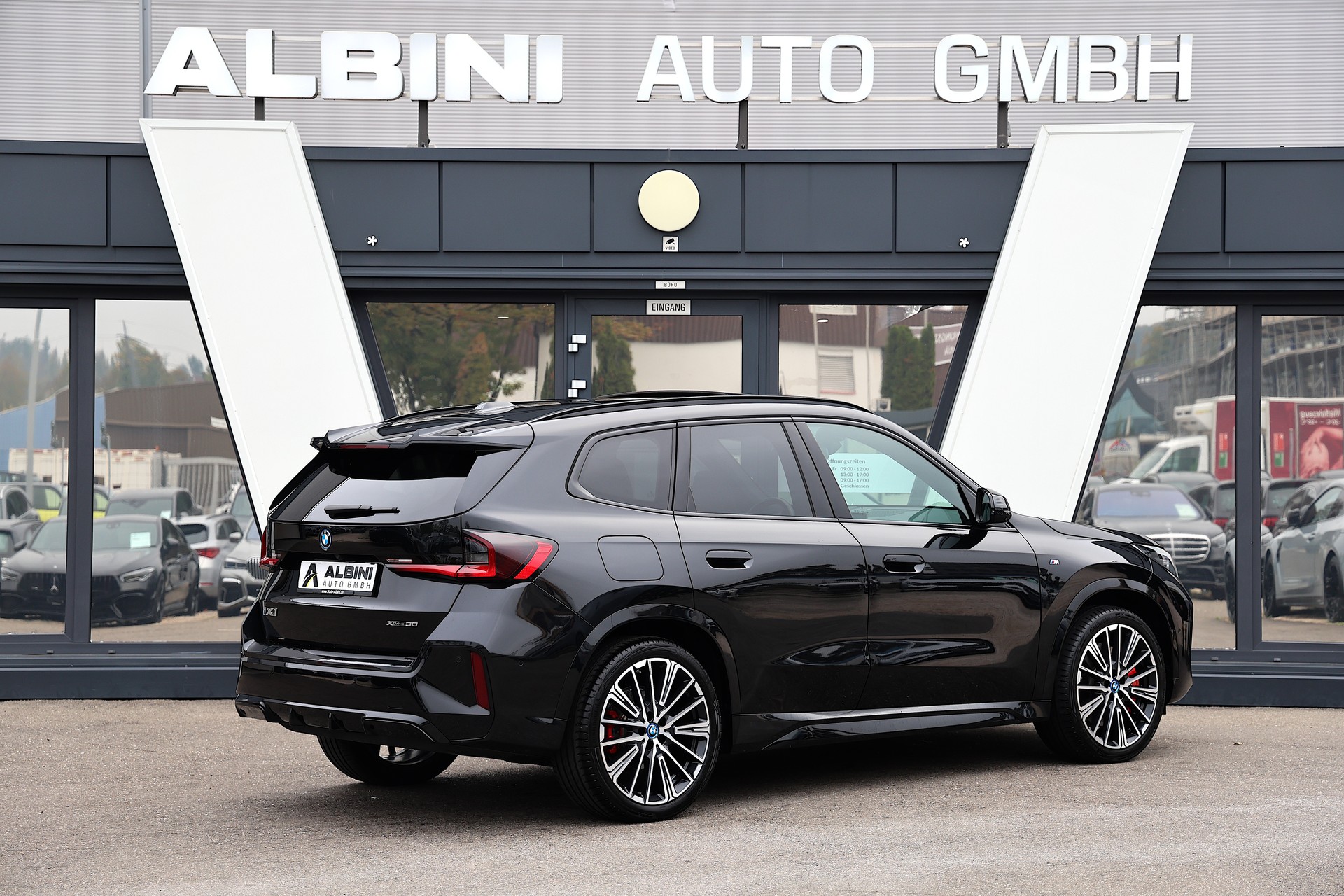 BMW iX1 30 xDrive M-Sport Pro-showroom-element-3