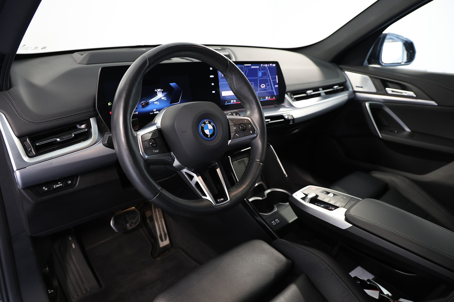 BMW iX1 30 xDrive M-Sport Pro-image-9