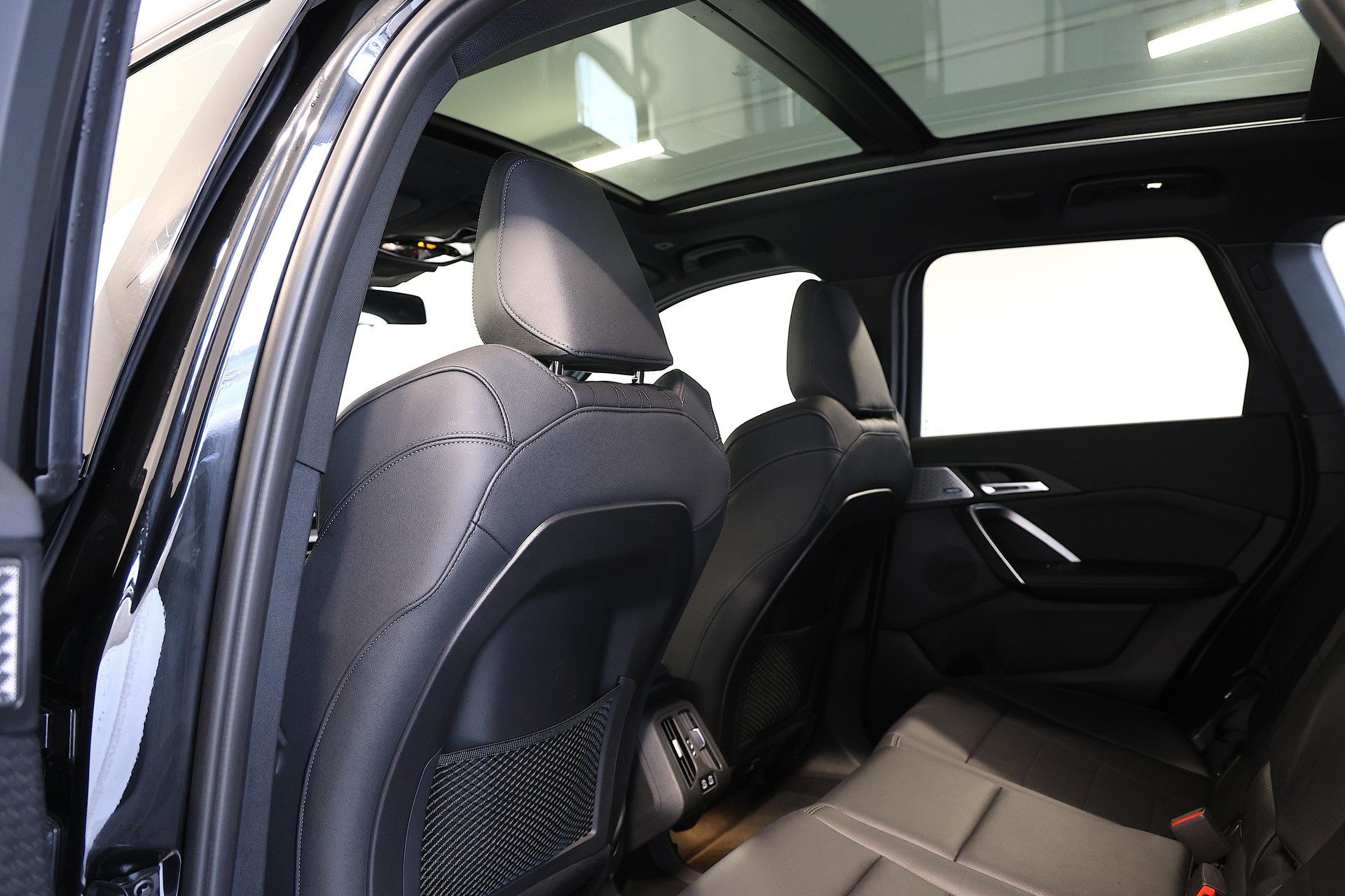 BMW iX1 30 xDrive M-Sport Pro-image-19