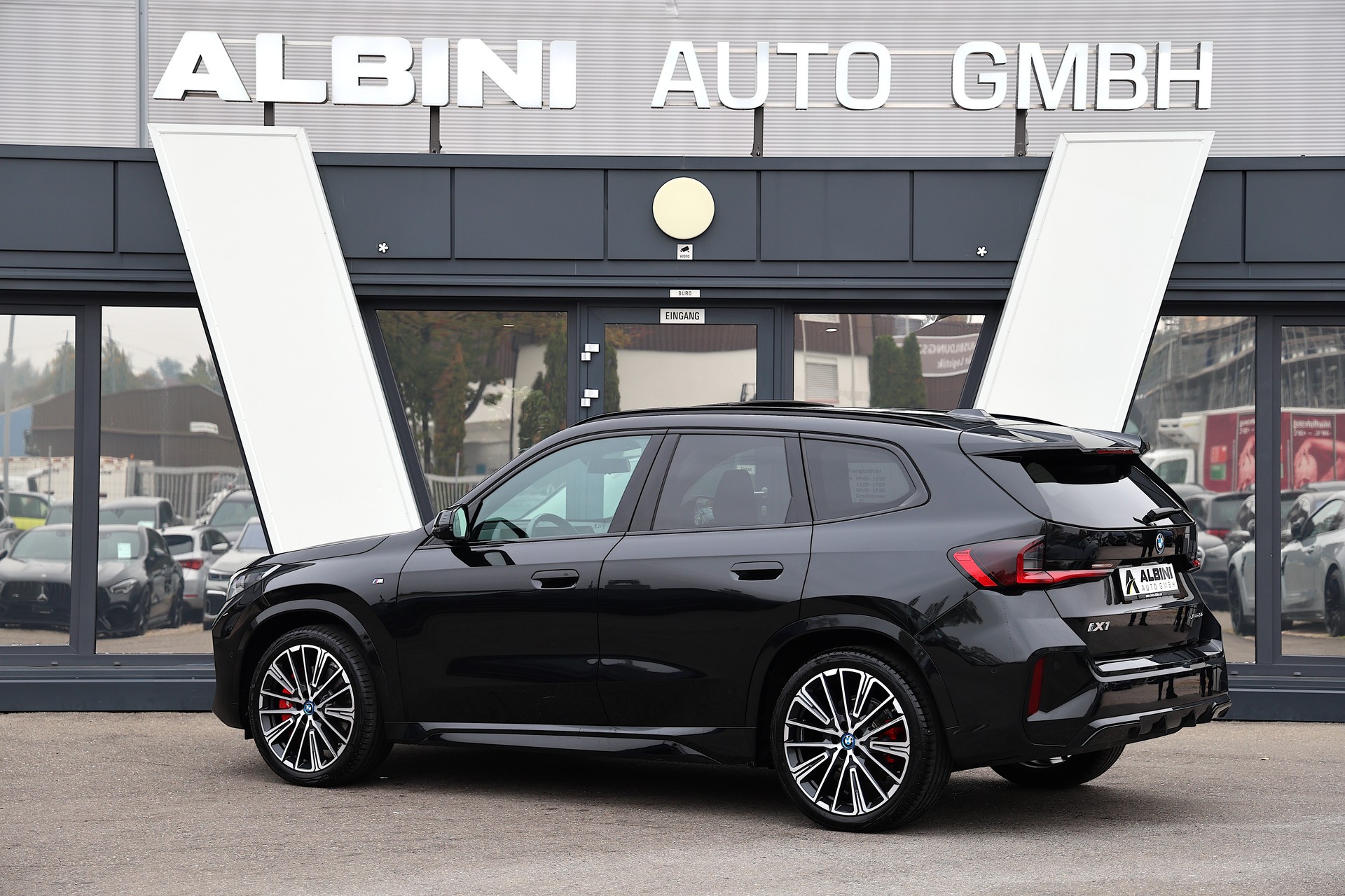 BMW iX1 30 xDrive M-Sport Pro-image-5