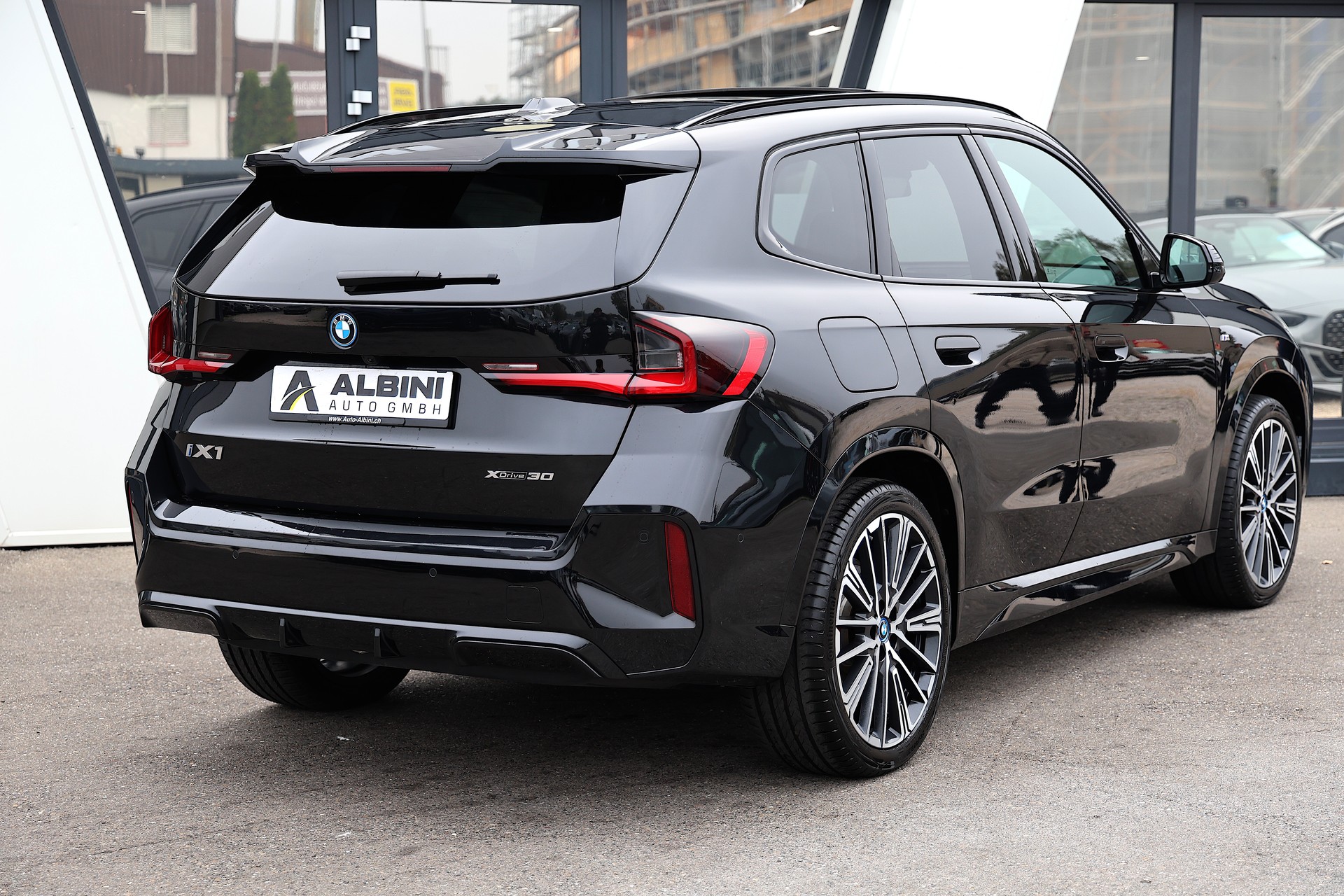 BMW iX1 30 xDrive M-Sport Pro-image-4