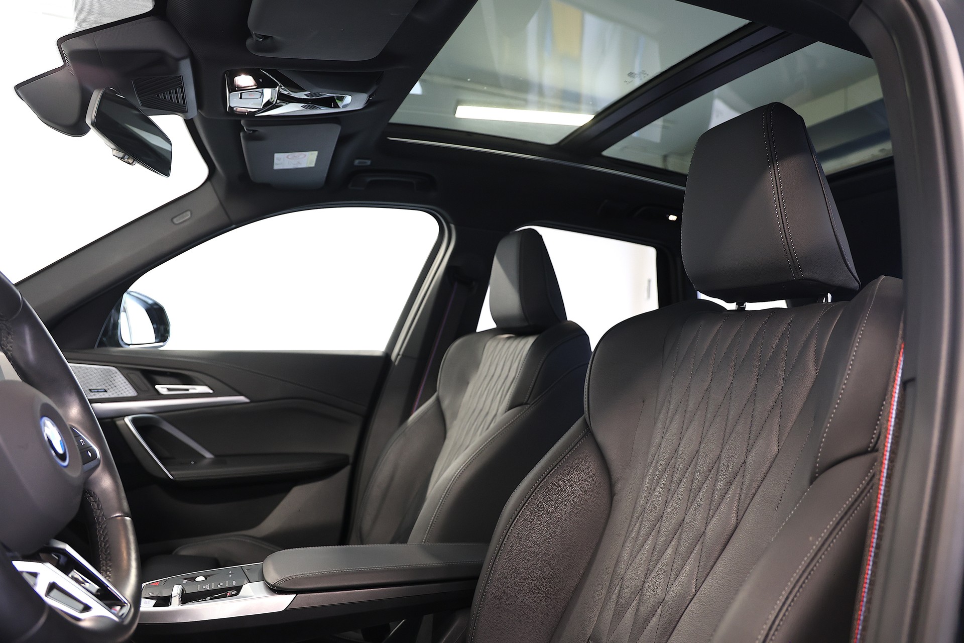 BMW iX1 30 xDrive M-Sport Pro-image-8