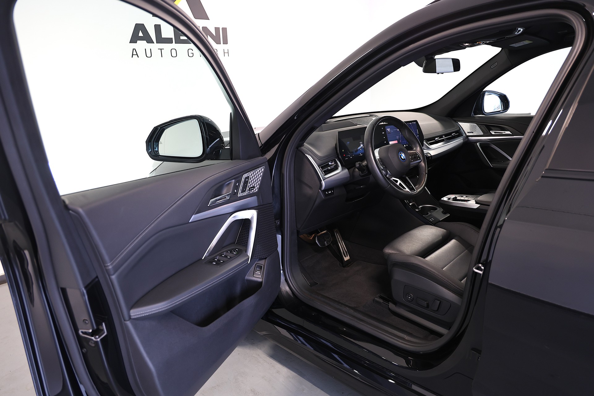 BMW iX1 30 xDrive M-Sport Pro-image-6