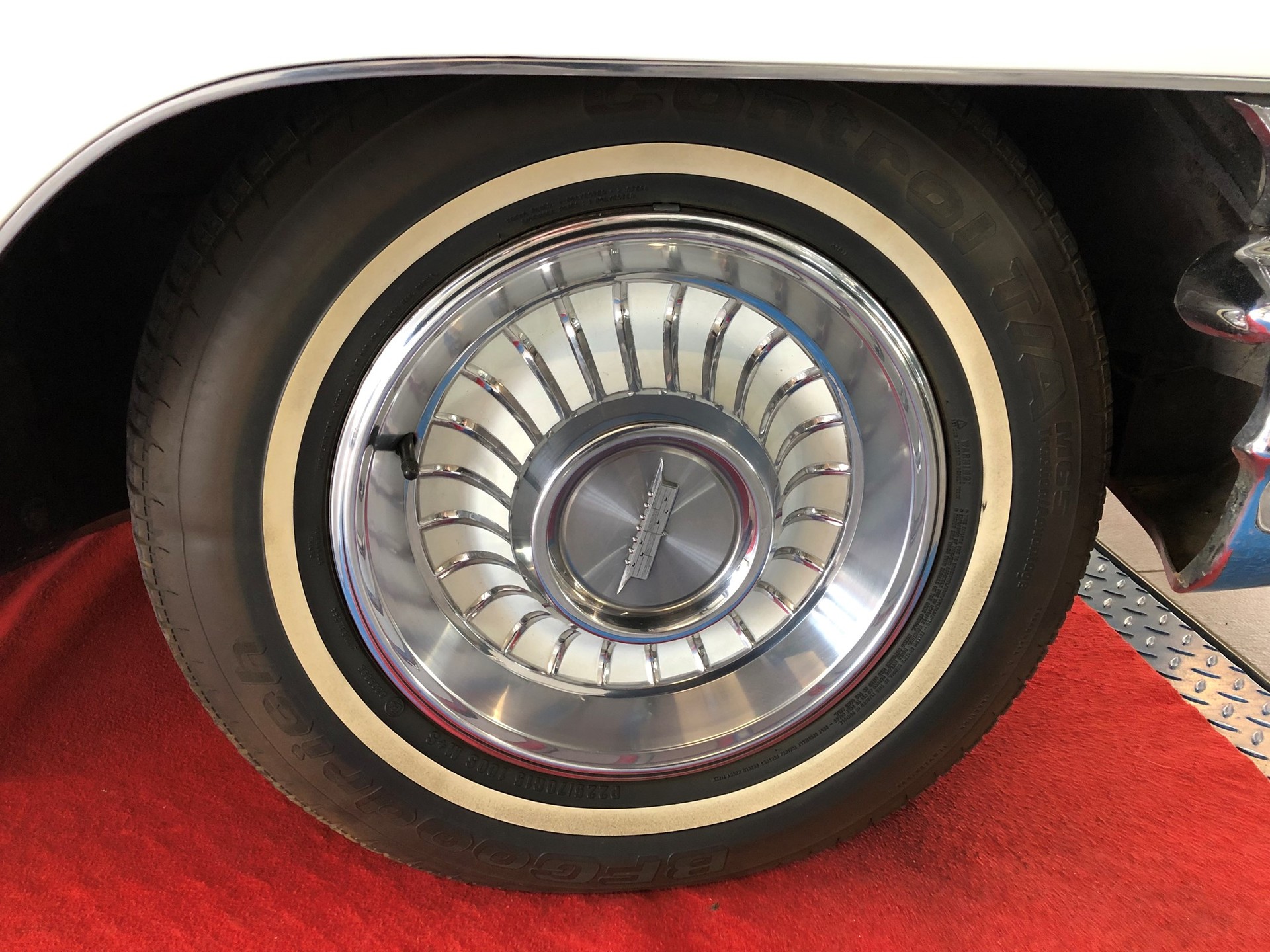 CADILLAC DEVILLE COUPE 6.4-V8-showroom-element-2