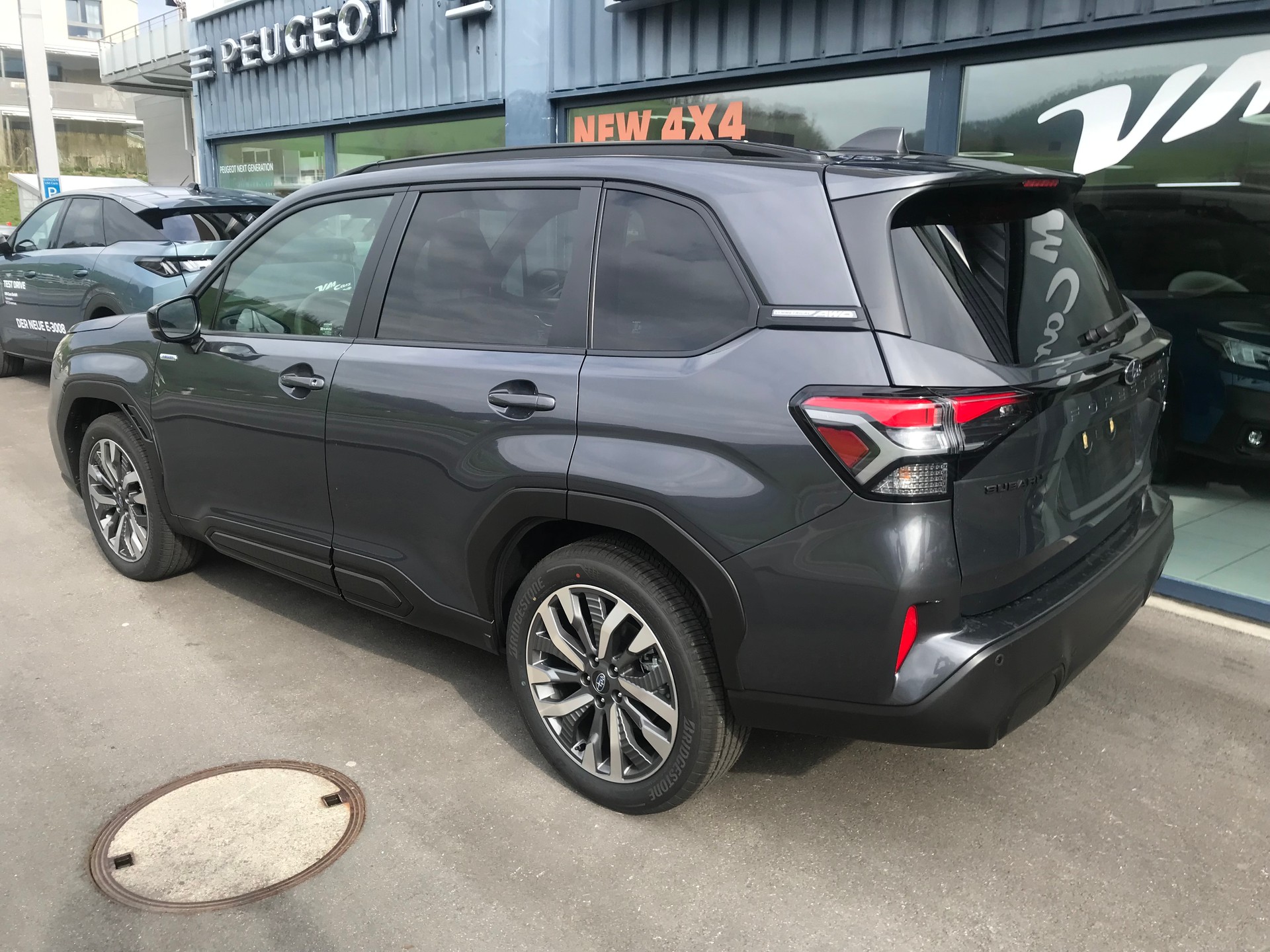 SUBARU Forester 2.0i e-Boxer Luxury Lineartronic-image-4