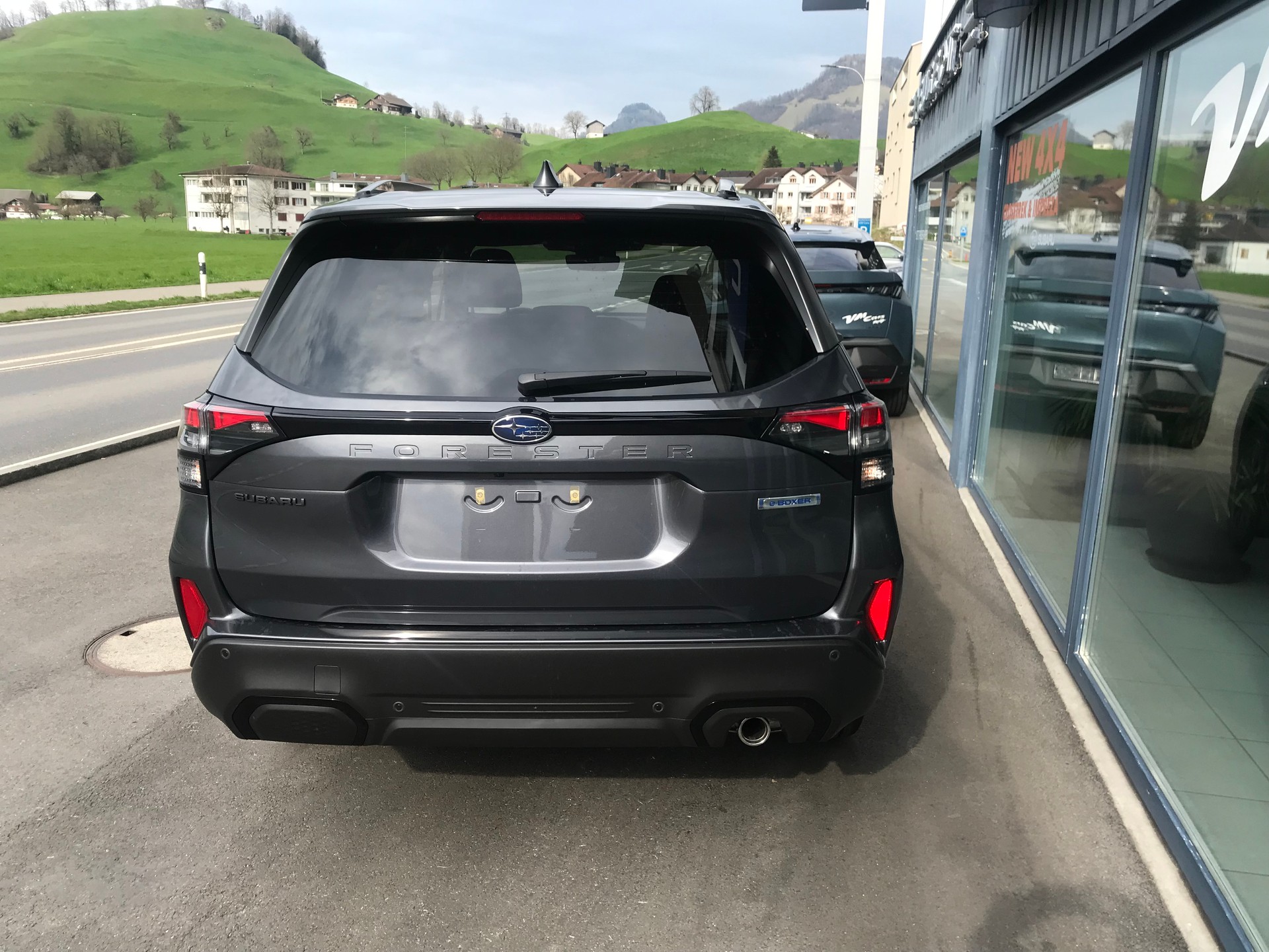 SUBARU Forester 2.0i e-Boxer Luxury Lineartronic-showroom-element-3