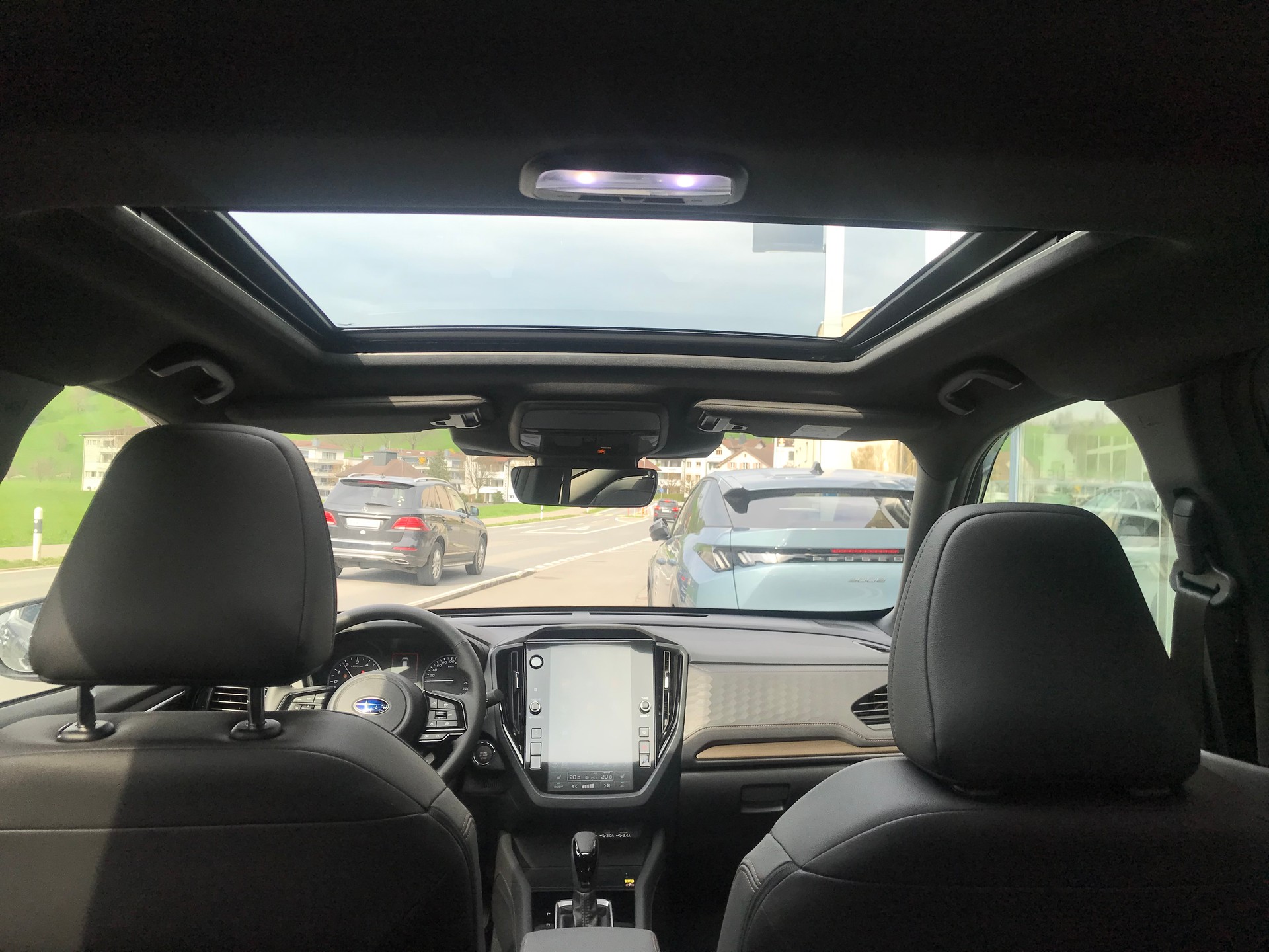 SUBARU Forester 2.0i e-Boxer Luxury Lineartronic-image-9