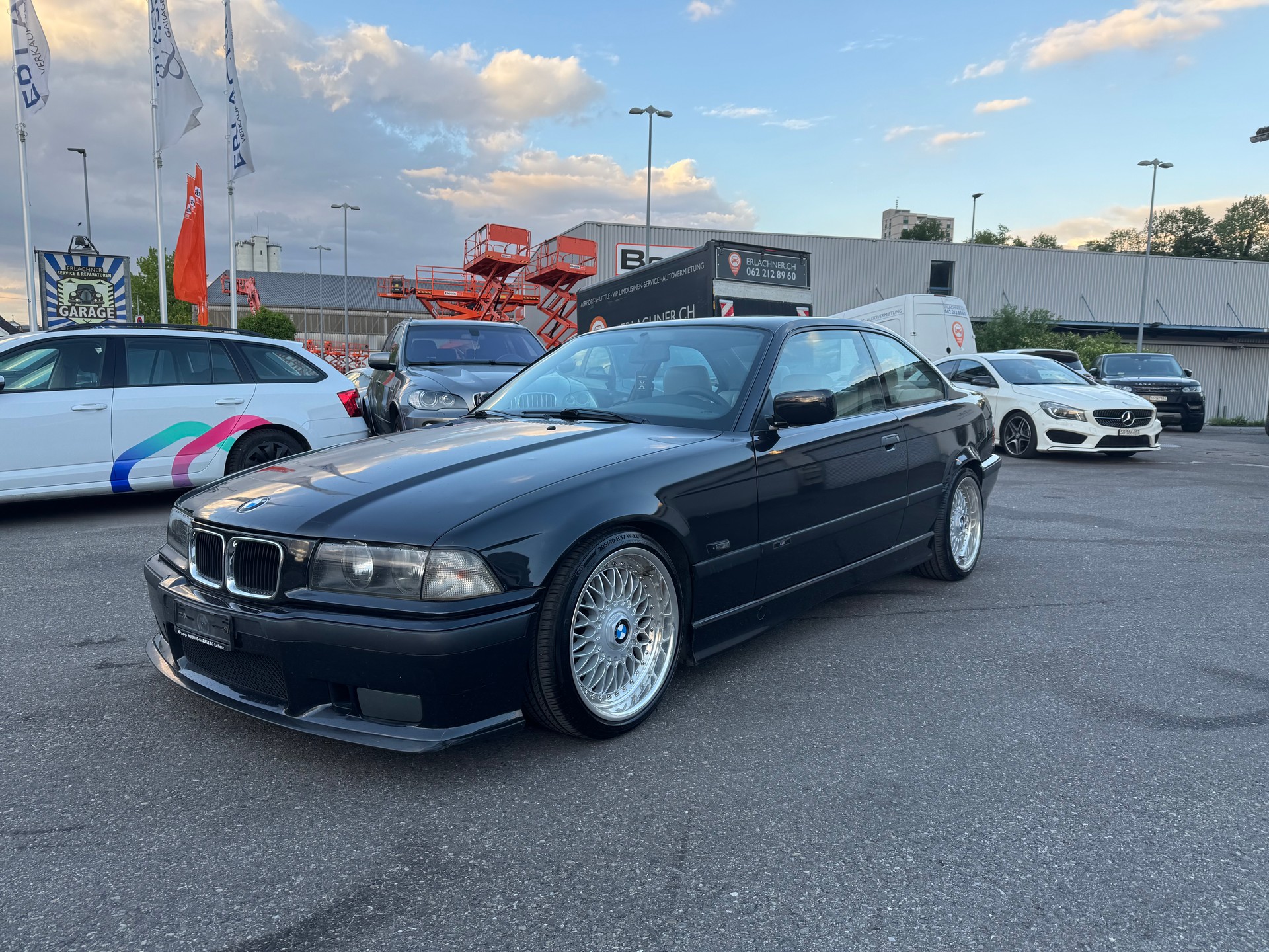 BMW 328i Coupé-showroom-element-1