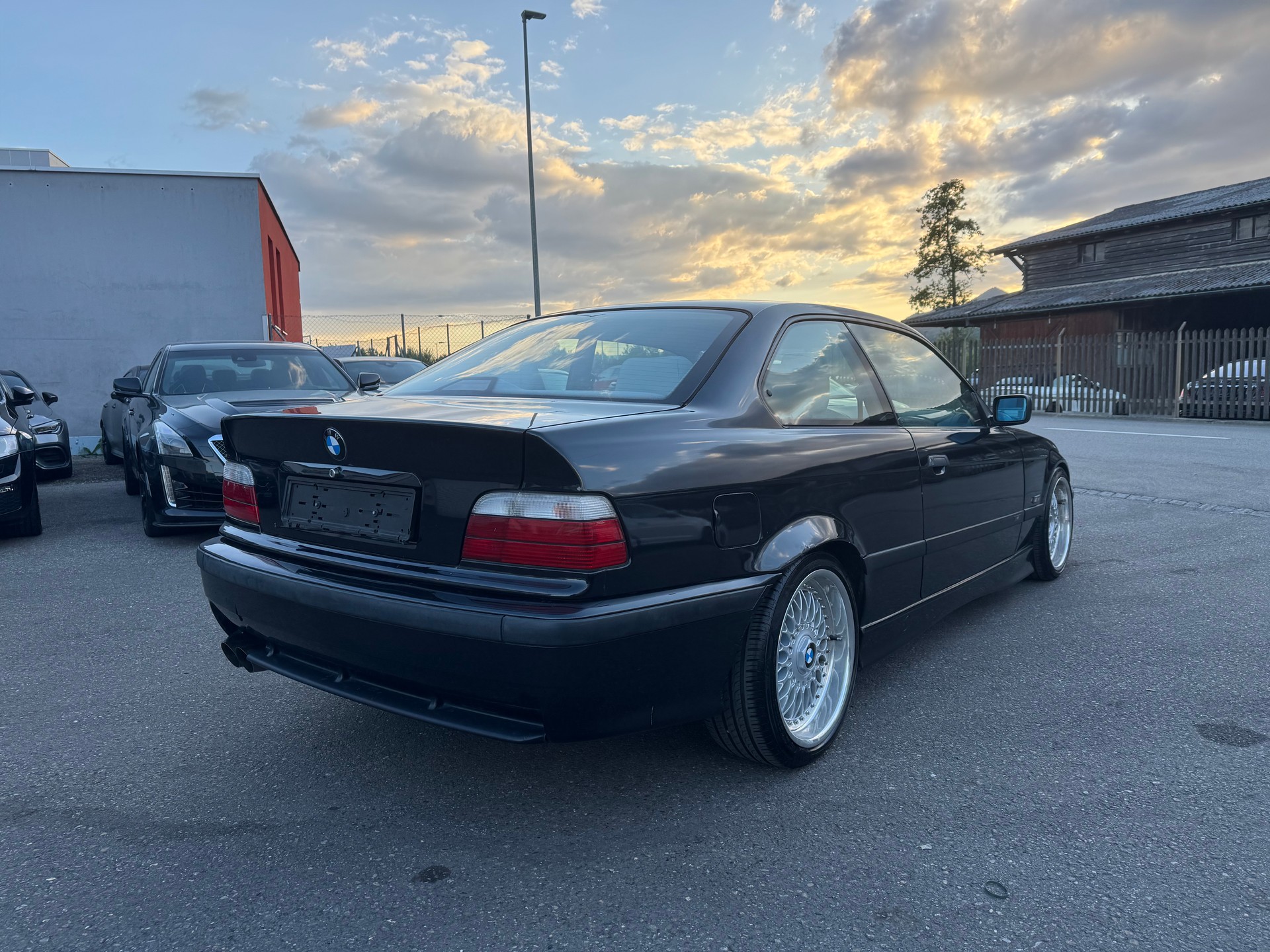 BMW 328i Coupé-showroom-element-3
