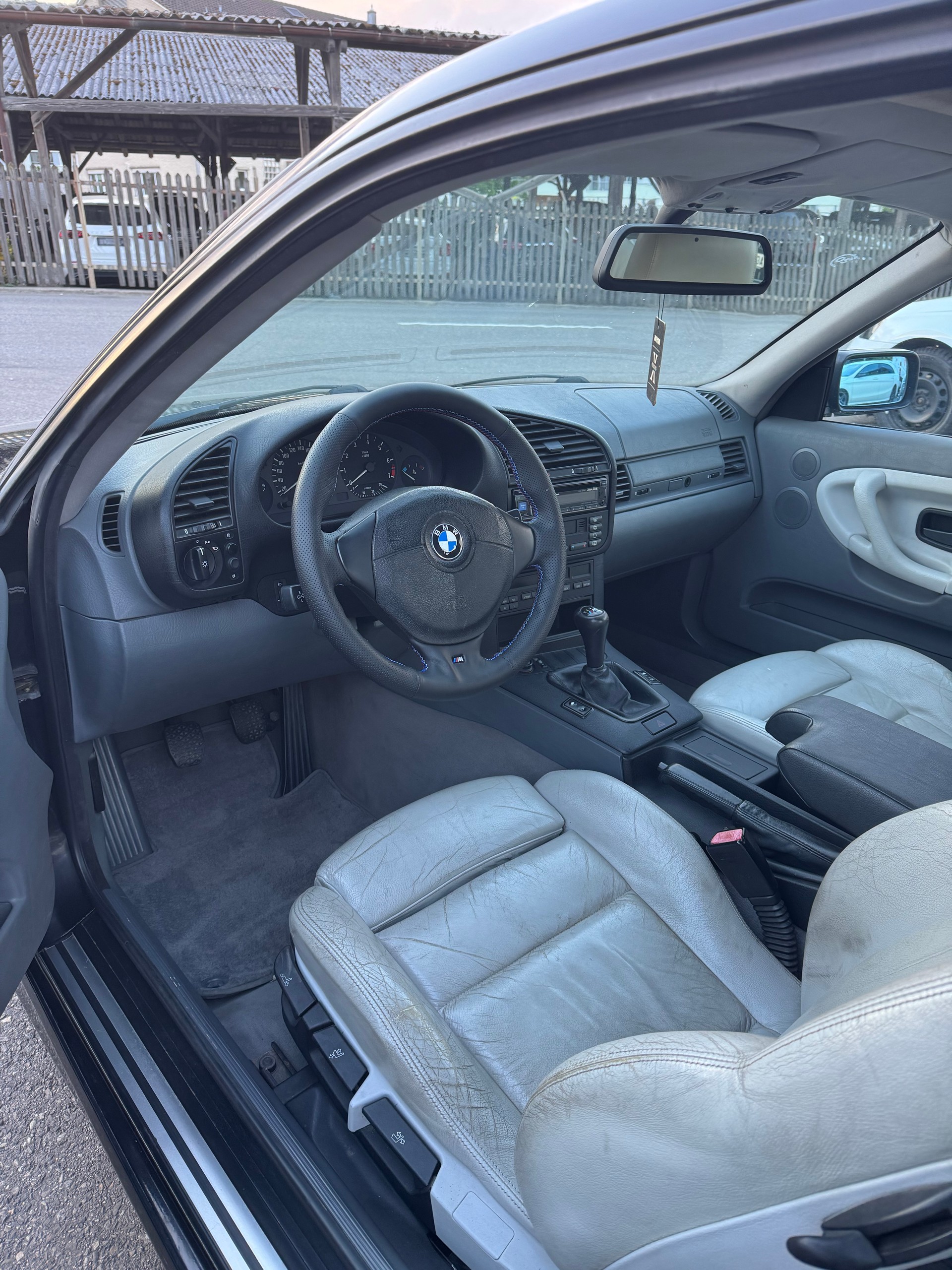 BMW 328i Coupé-image-4