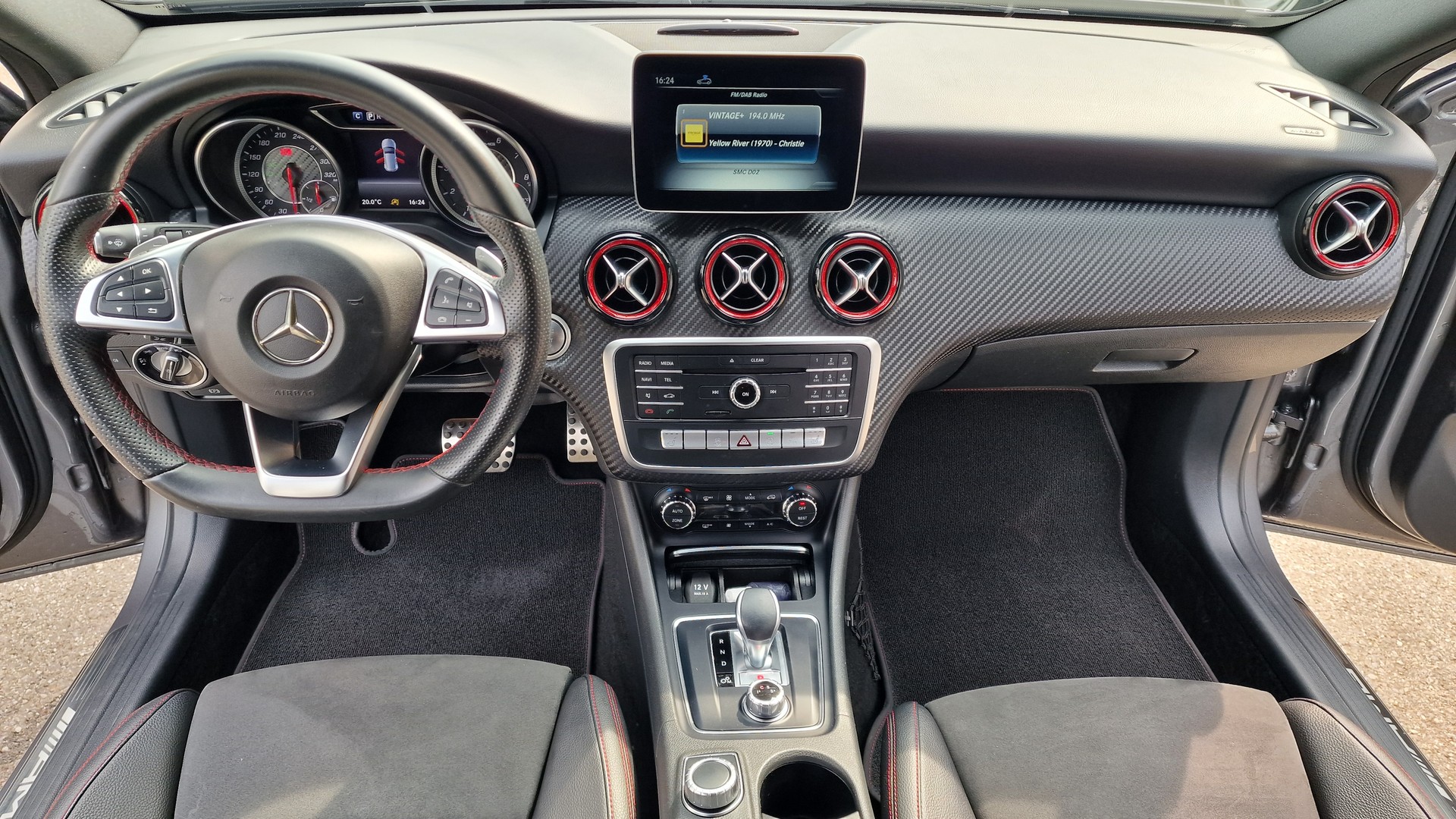 MERCEDES-BENZ A 45 AMG 4Matic-image-17