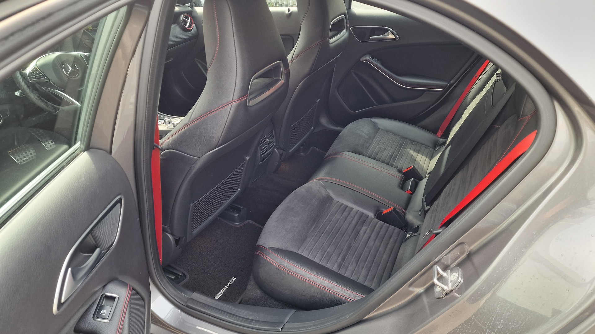 MERCEDES-BENZ A 45 AMG 4Matic-image-13