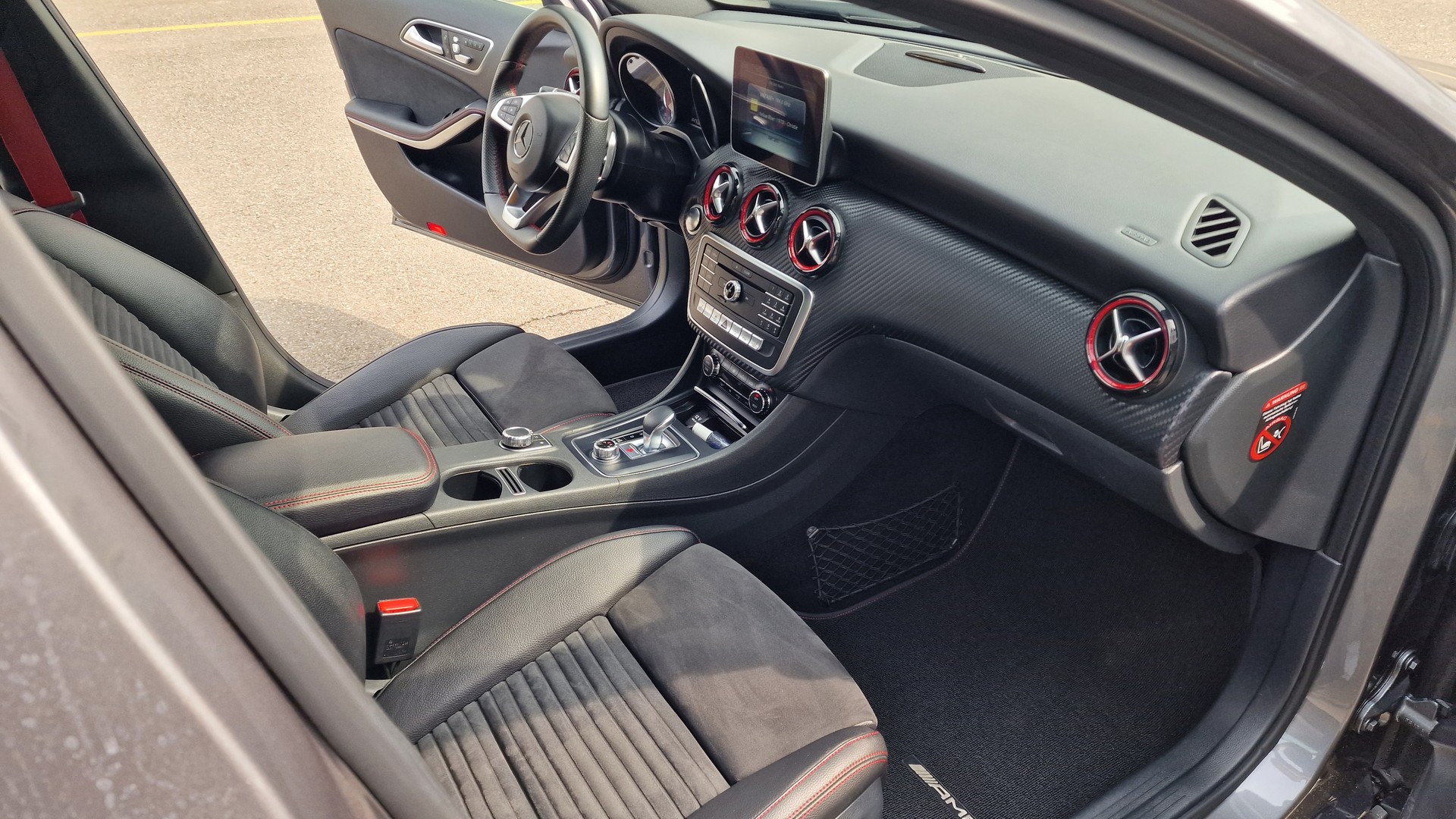 MERCEDES-BENZ A 45 AMG 4Matic-image-16