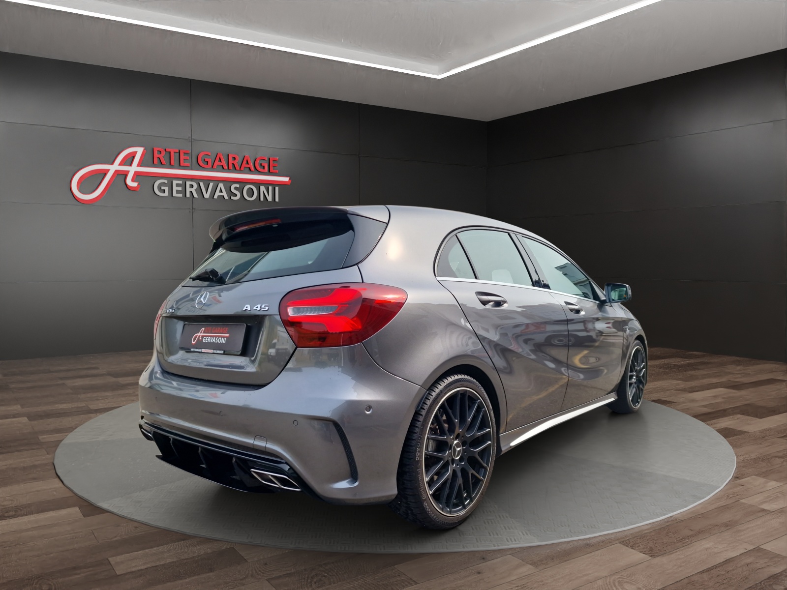 MERCEDES-BENZ A 45 AMG 4Matic-image-4