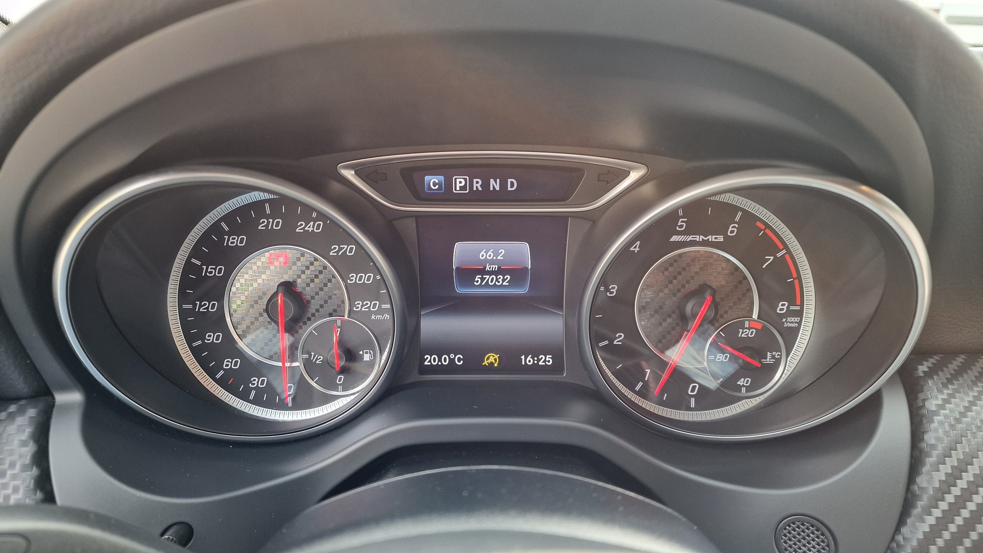 MERCEDES-BENZ A 45 AMG 4Matic-image-18