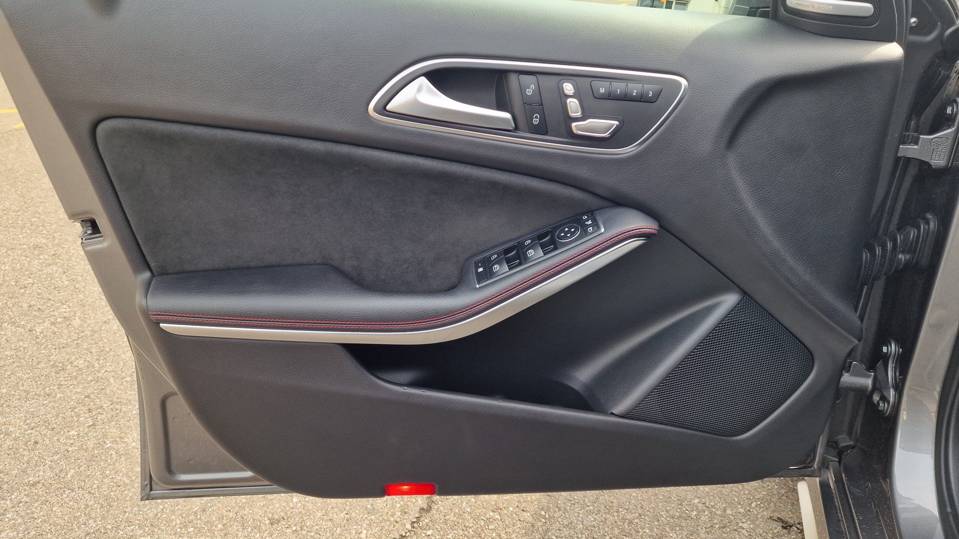 MERCEDES-BENZ A 45 AMG 4Matic-image-11