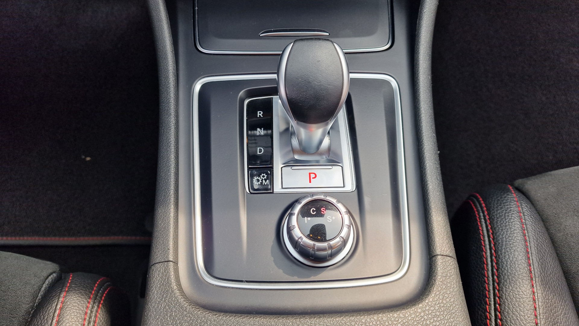 MERCEDES-BENZ A 45 AMG 4Matic-image-28