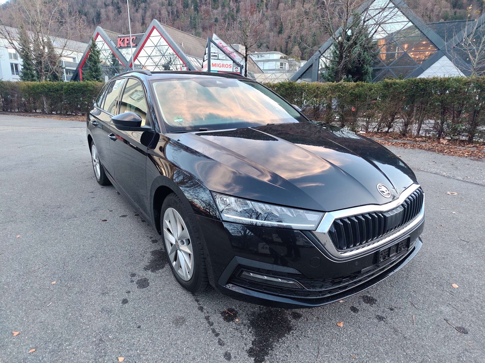 SKODA Octavia Combi 2.0 TDI DSG Ambition 4x4-image-2