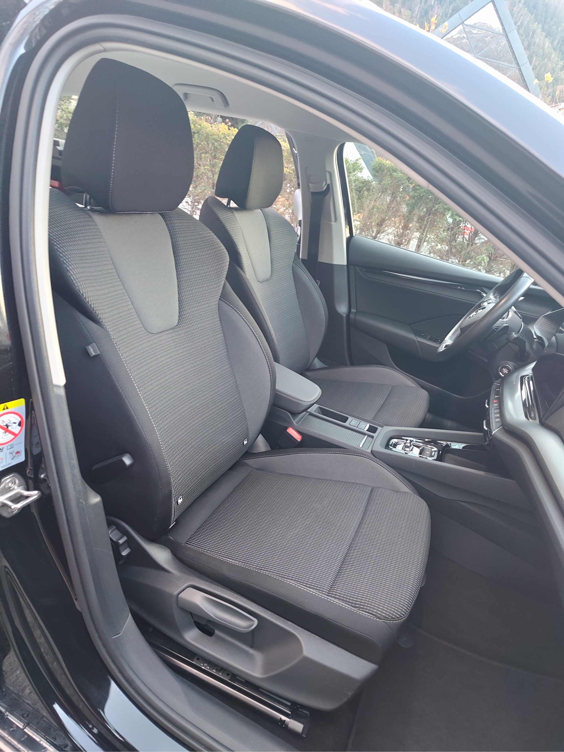 SKODA Octavia Combi 2.0 TDI DSG Ambition 4x4-image-8