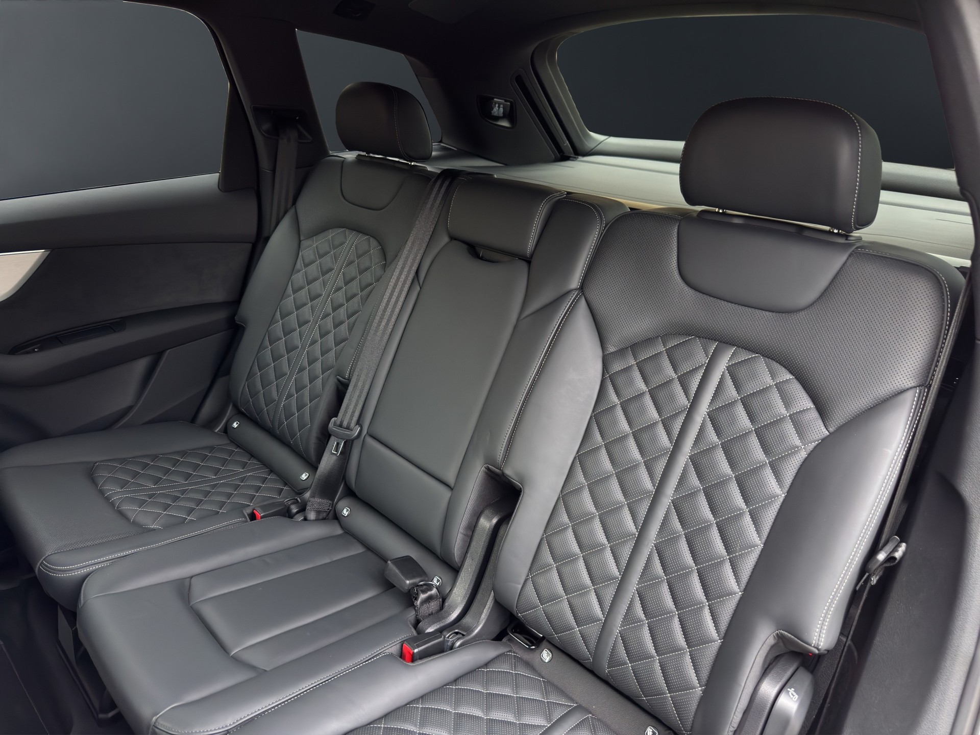 AUDI SQ7 TFSI quattro tiptronic-image-11