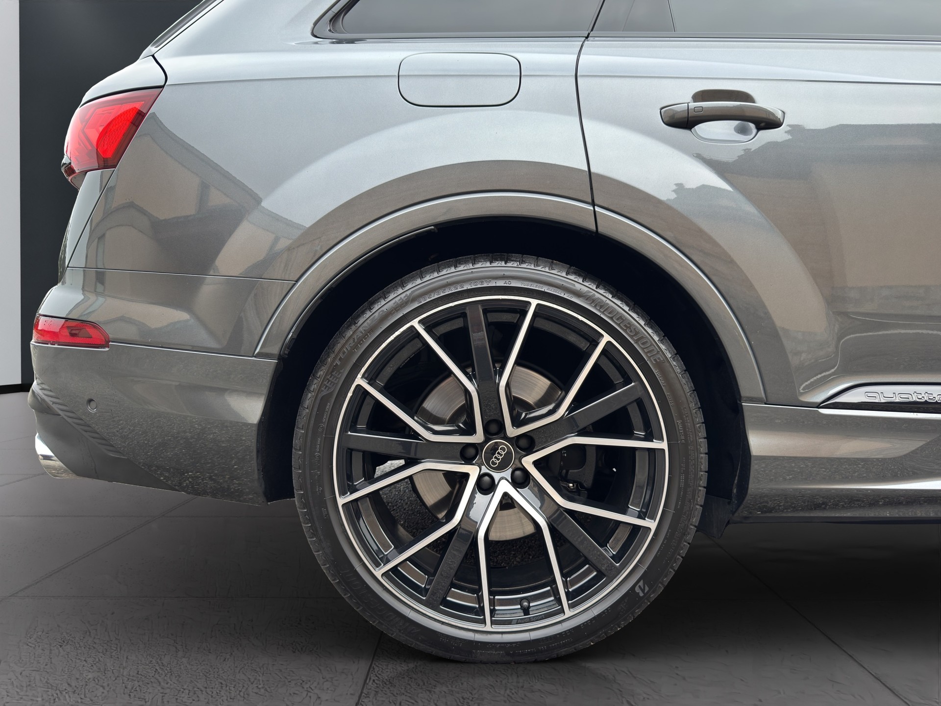 AUDI SQ7 TFSI quattro tiptronic-image-21