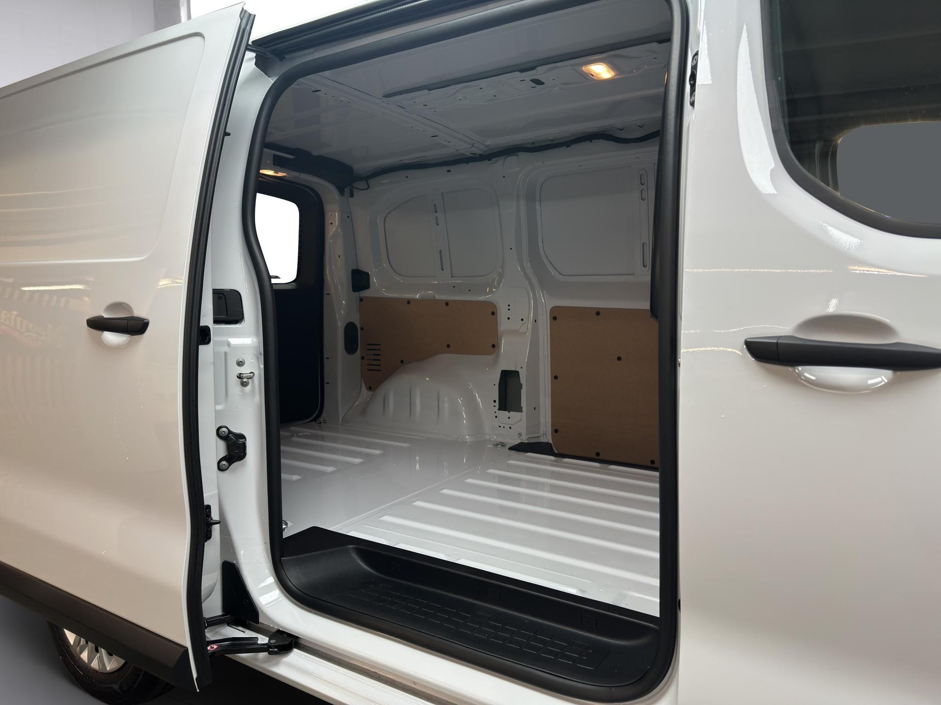 TOYOTA PROACE Van L1 2.2 D Advanced-image-8