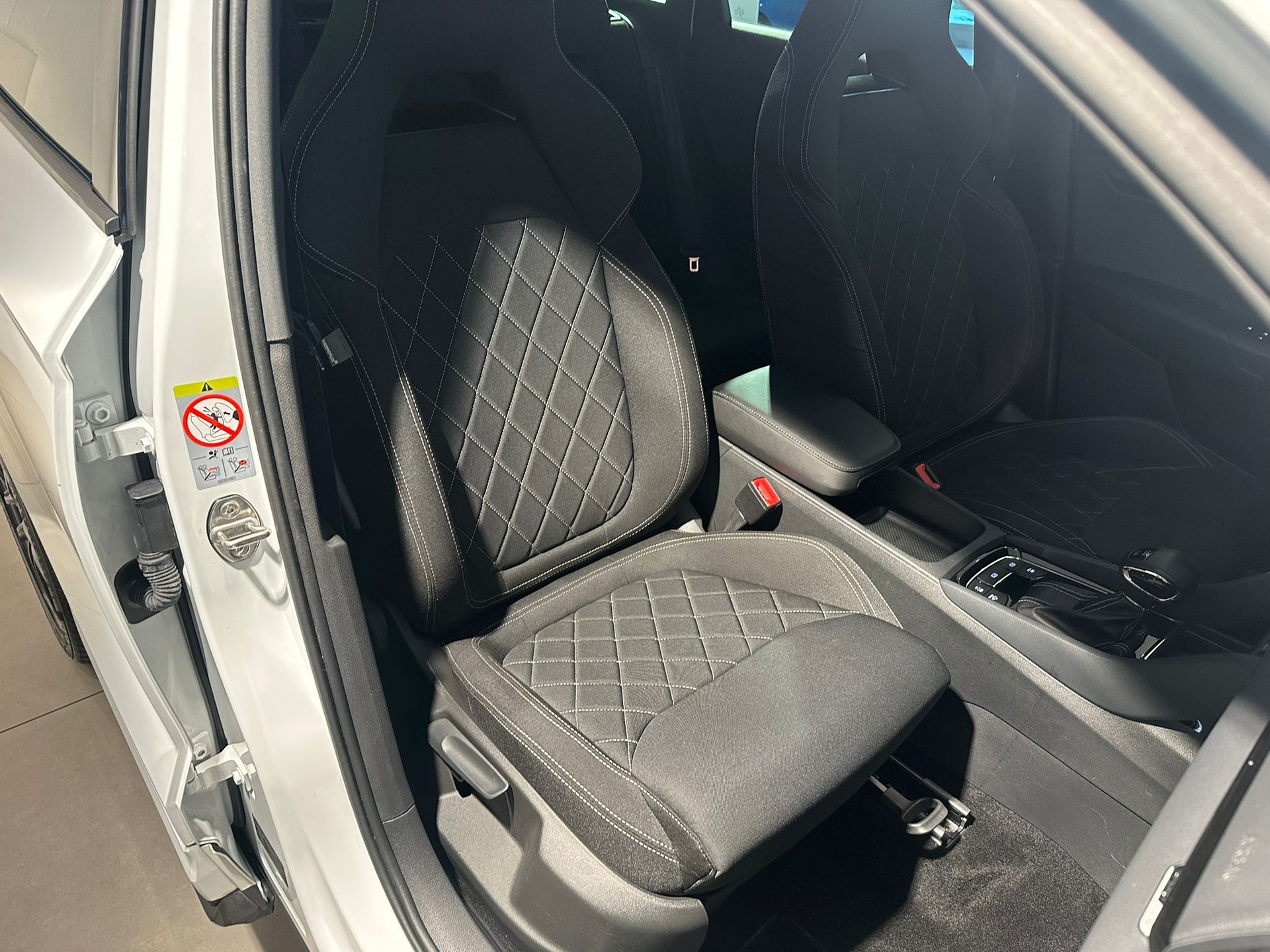 SKODA Karoq 2.0TDI SportLine 4x4-image-6