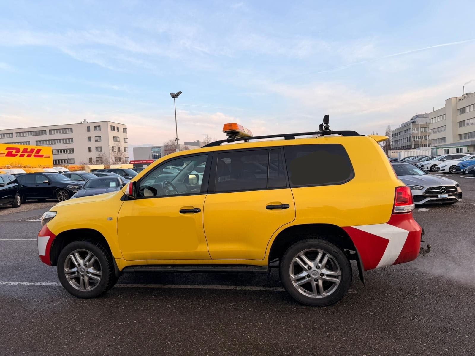 TOYOTA Land Cruiser V8 4.5 D-4D Linea Luna **6000 Kg (AHK)** original Farbe schwarz**-image-5