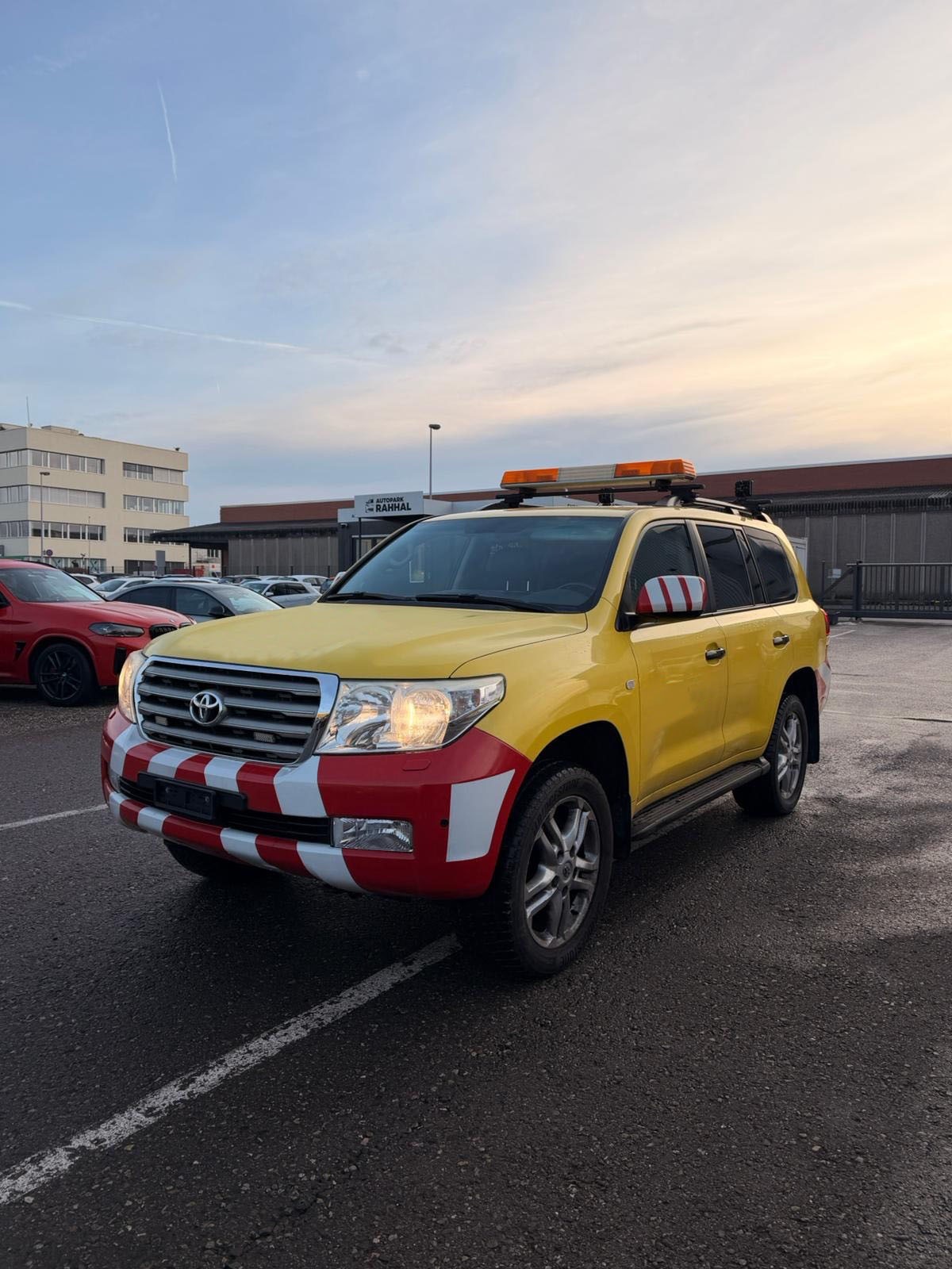 TOYOTA Land Cruiser V8 4.5 D-4D Linea Luna **6000 Kg (AHK)** original Farbe schwarz**