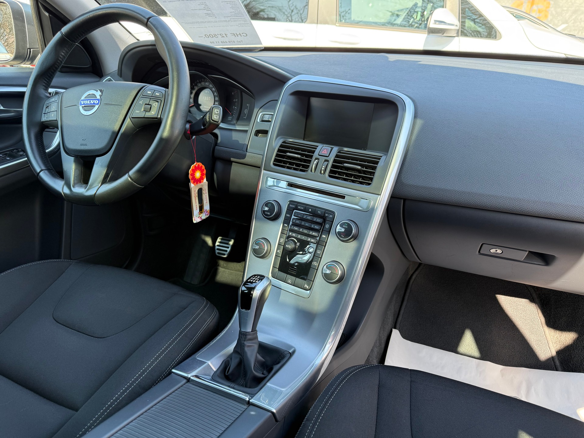 VOLVO XC60 D3 Kinetic-image-8