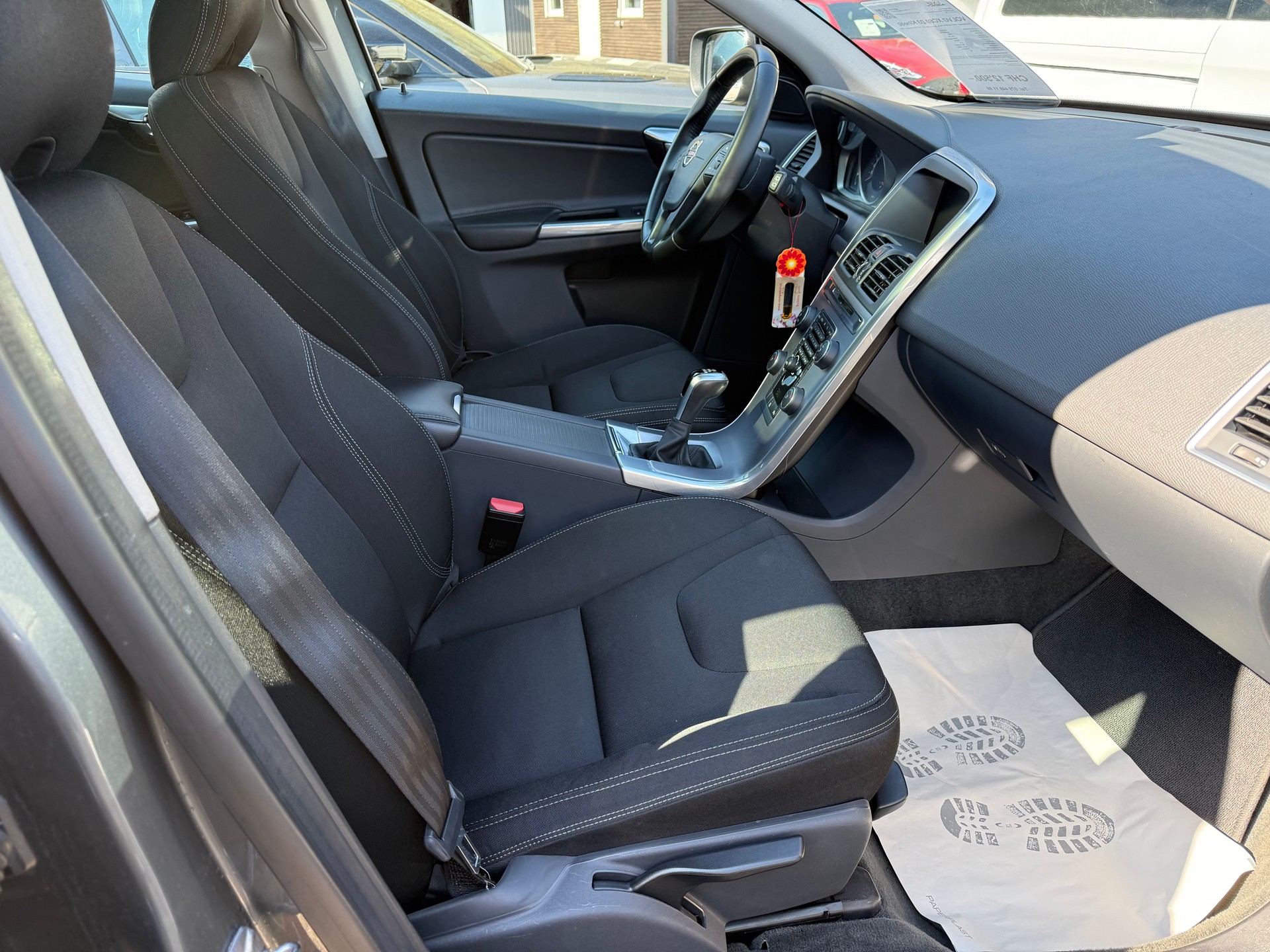 VOLVO XC60 D3 Kinetic-image-9